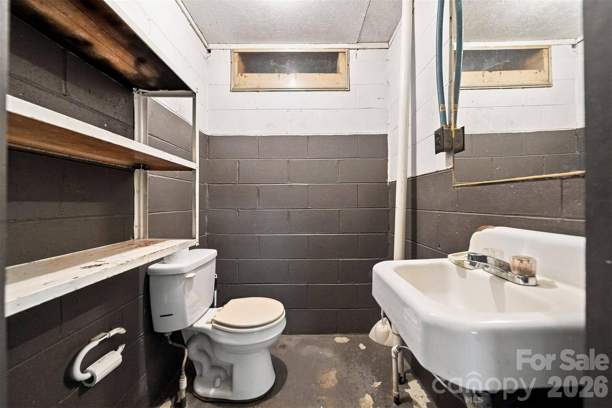 100 Refour RD NE, Valdese, NC 28690