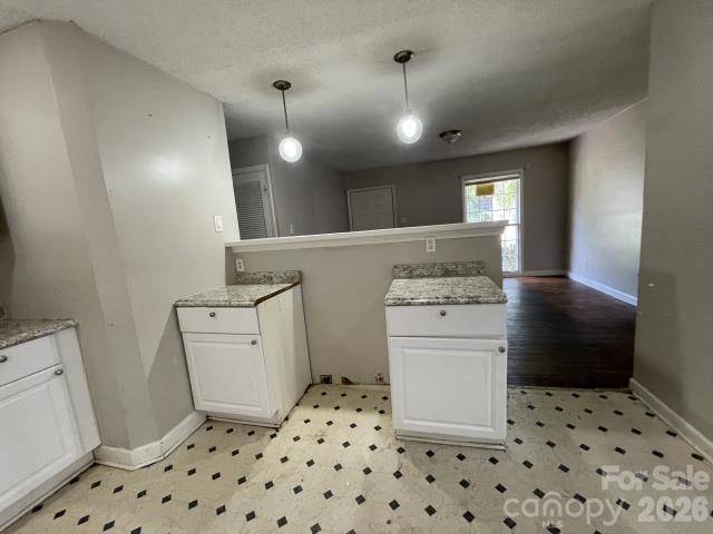 909 Carrington DR, Charlotte, NC 28214