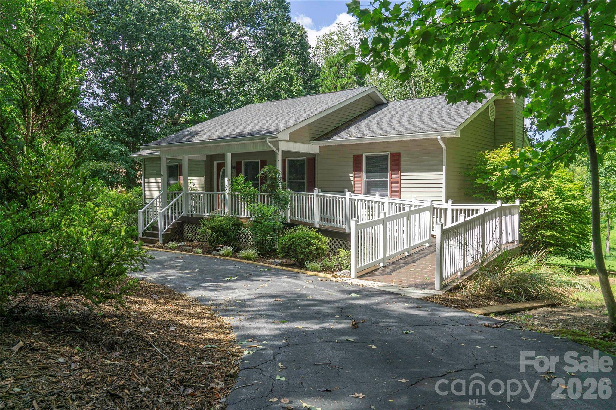 15 Pete Luther RD, Candler, NC 28715