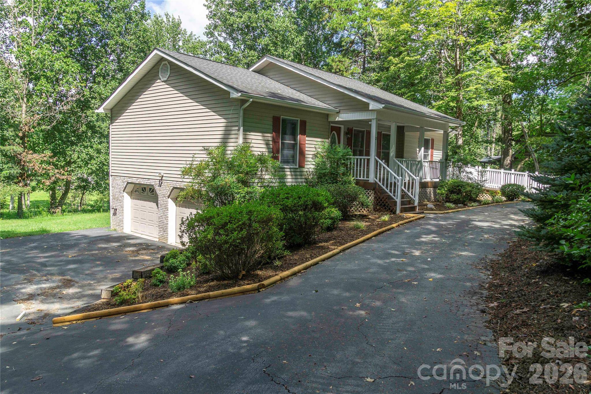 15 Pete Luther RD, Candler, NC 28715