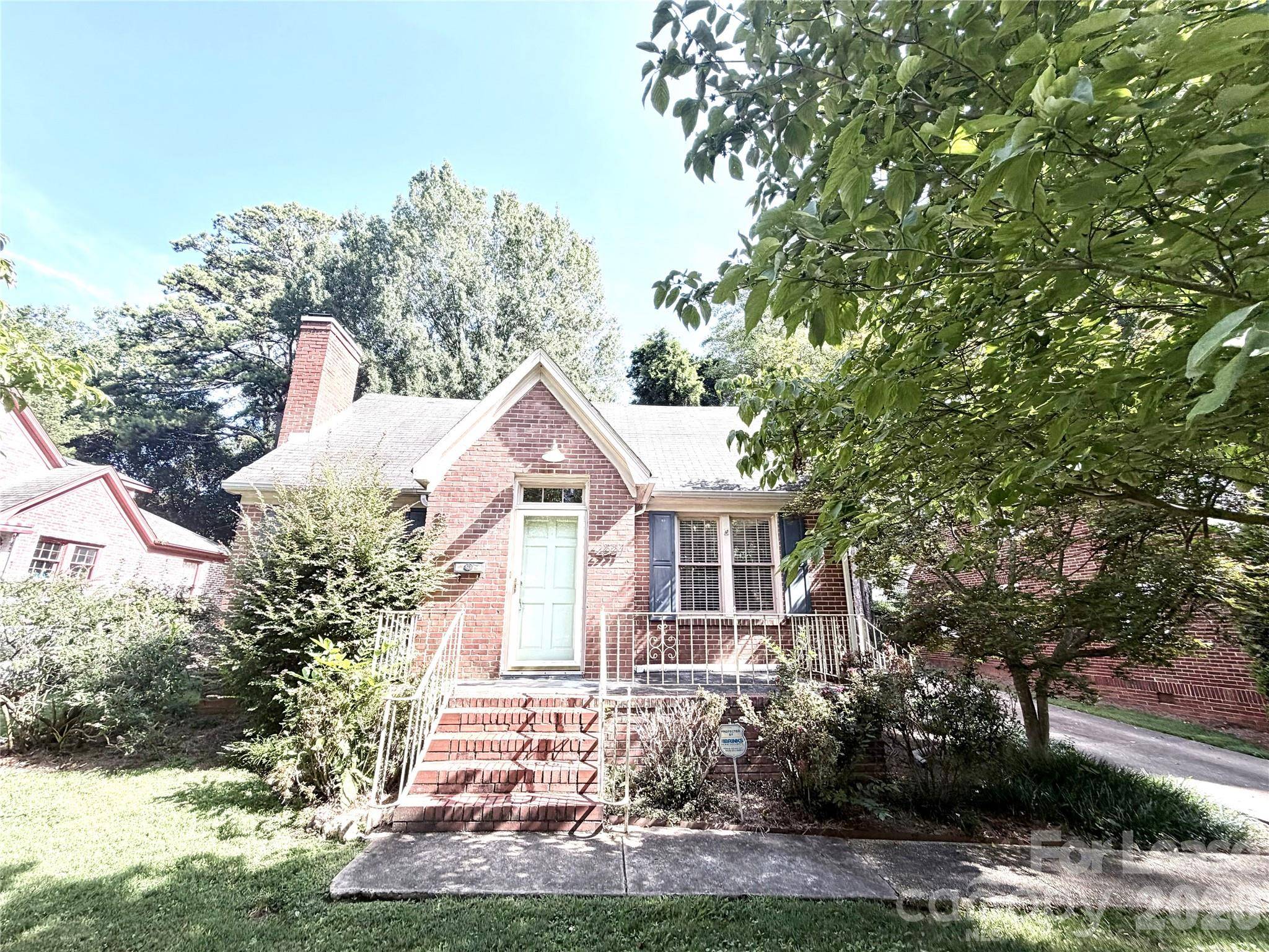 2537 Cranbrook LN, Charlotte, NC 28207