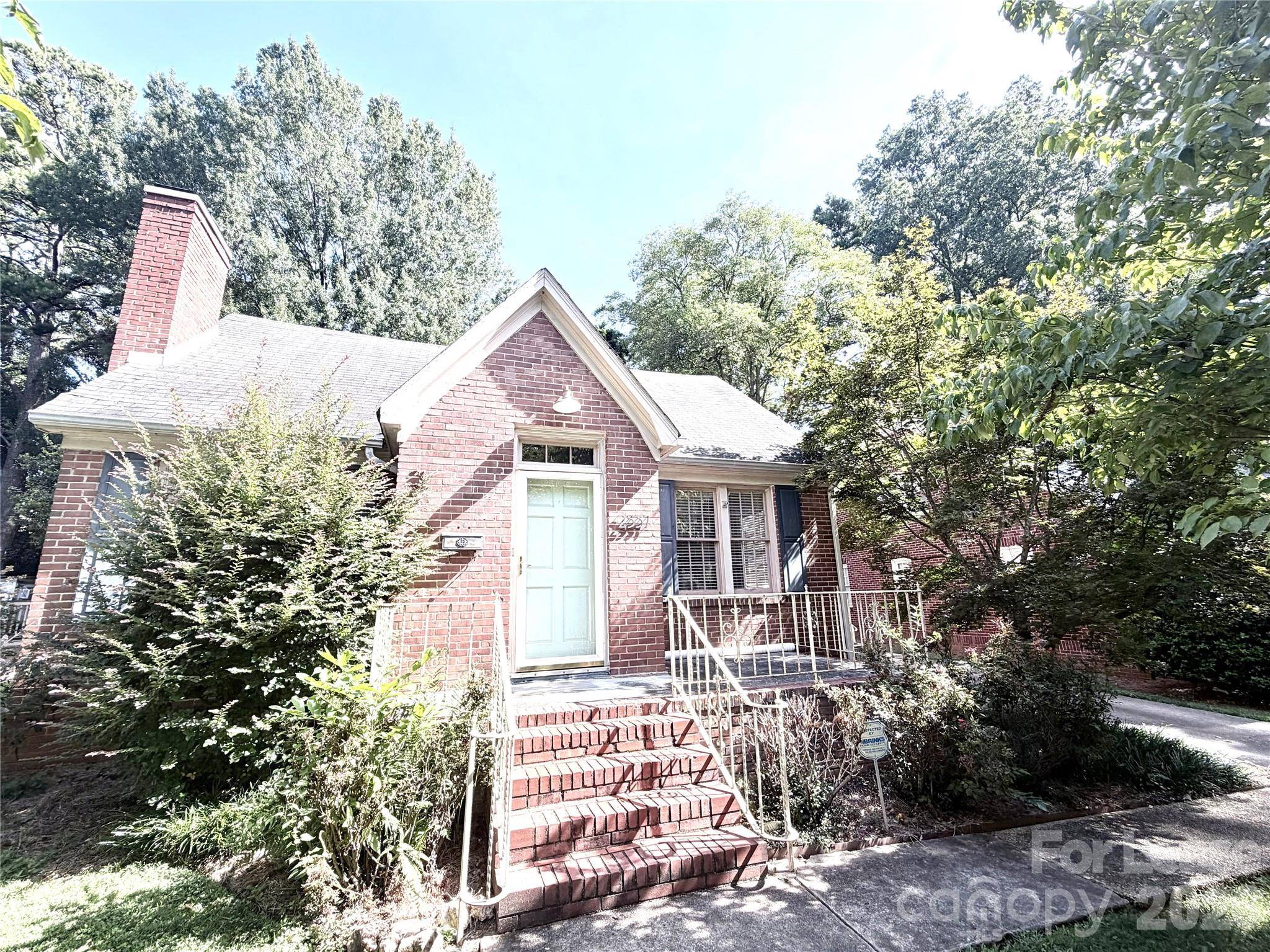 2537 Cranbrook LN, Charlotte, NC 28207