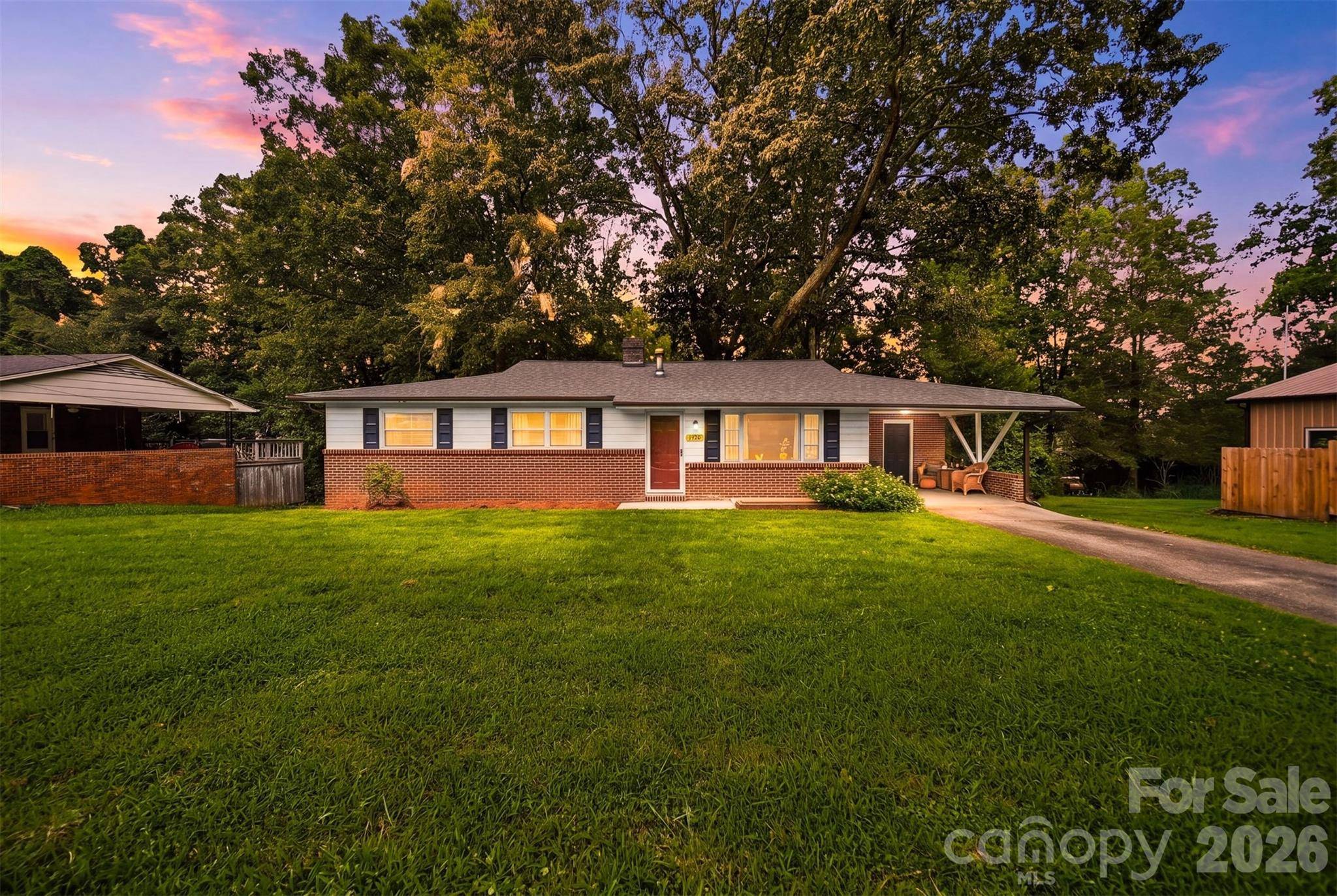 1920 30th ST NE, Hickory, NC 28601