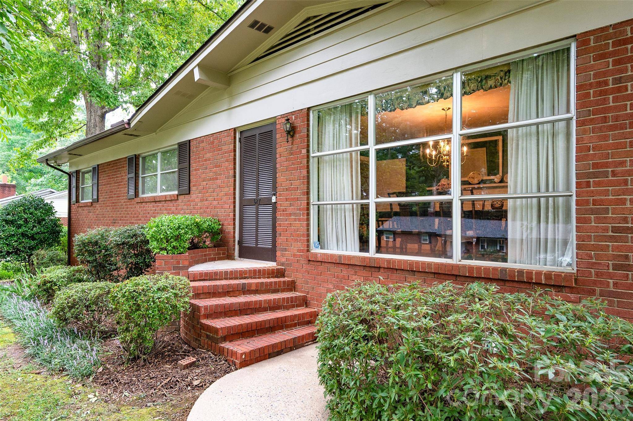 827 23rd AVE NE, Hickory, NC 28601