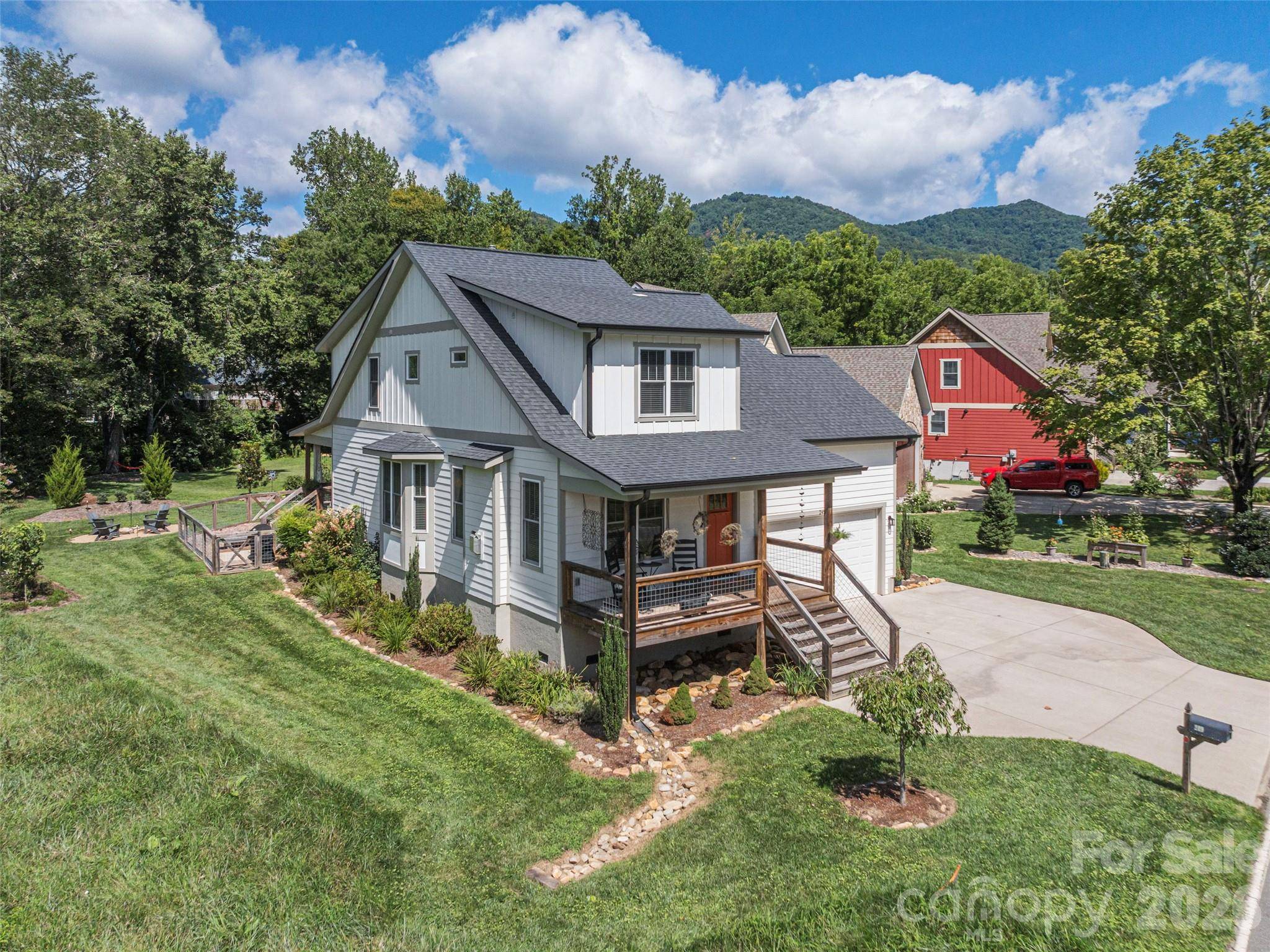 249 Flat Creek RD, Black Mountain, NC 28711