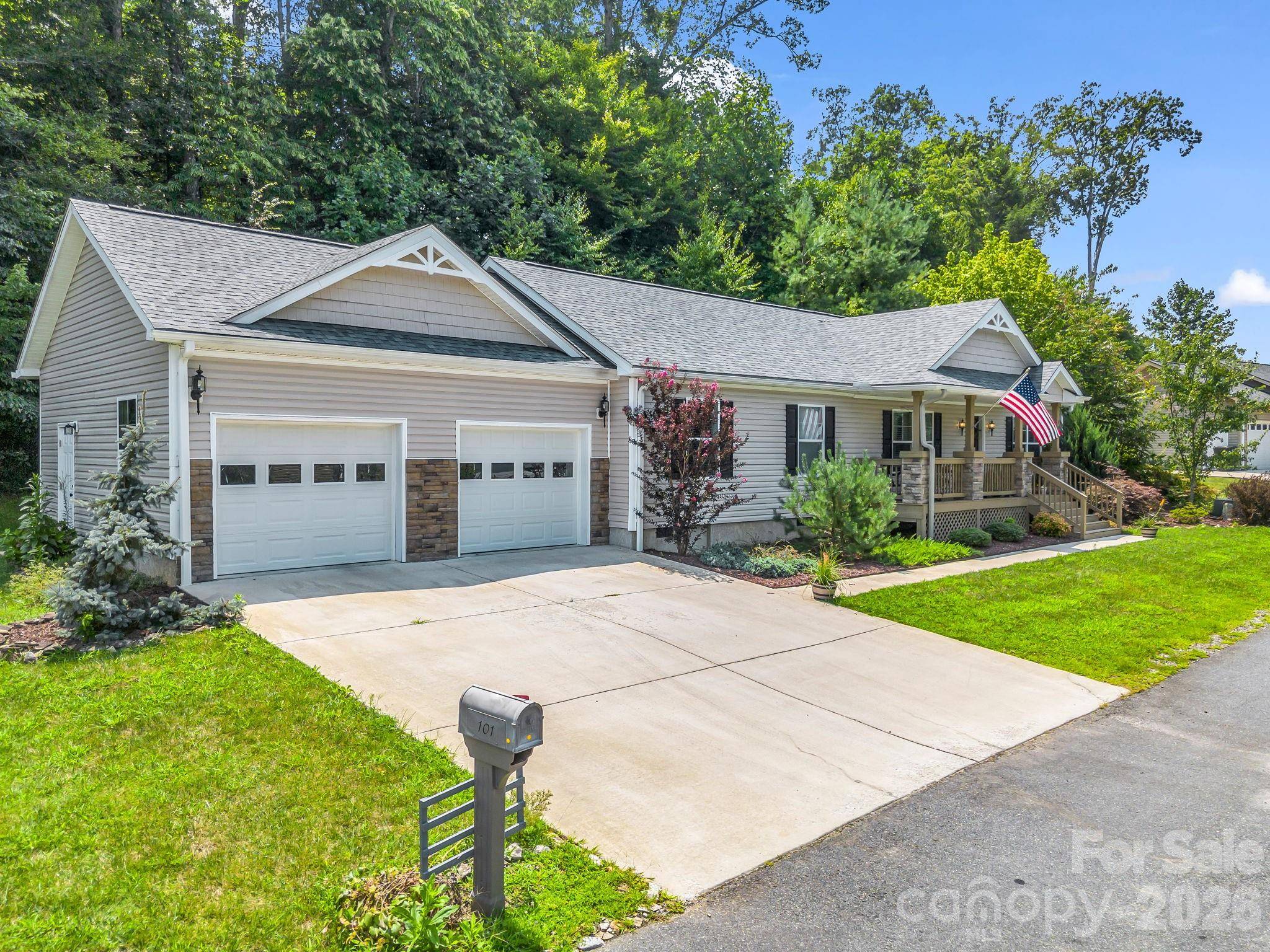 101 Plato PL, Etowah, NC 28729