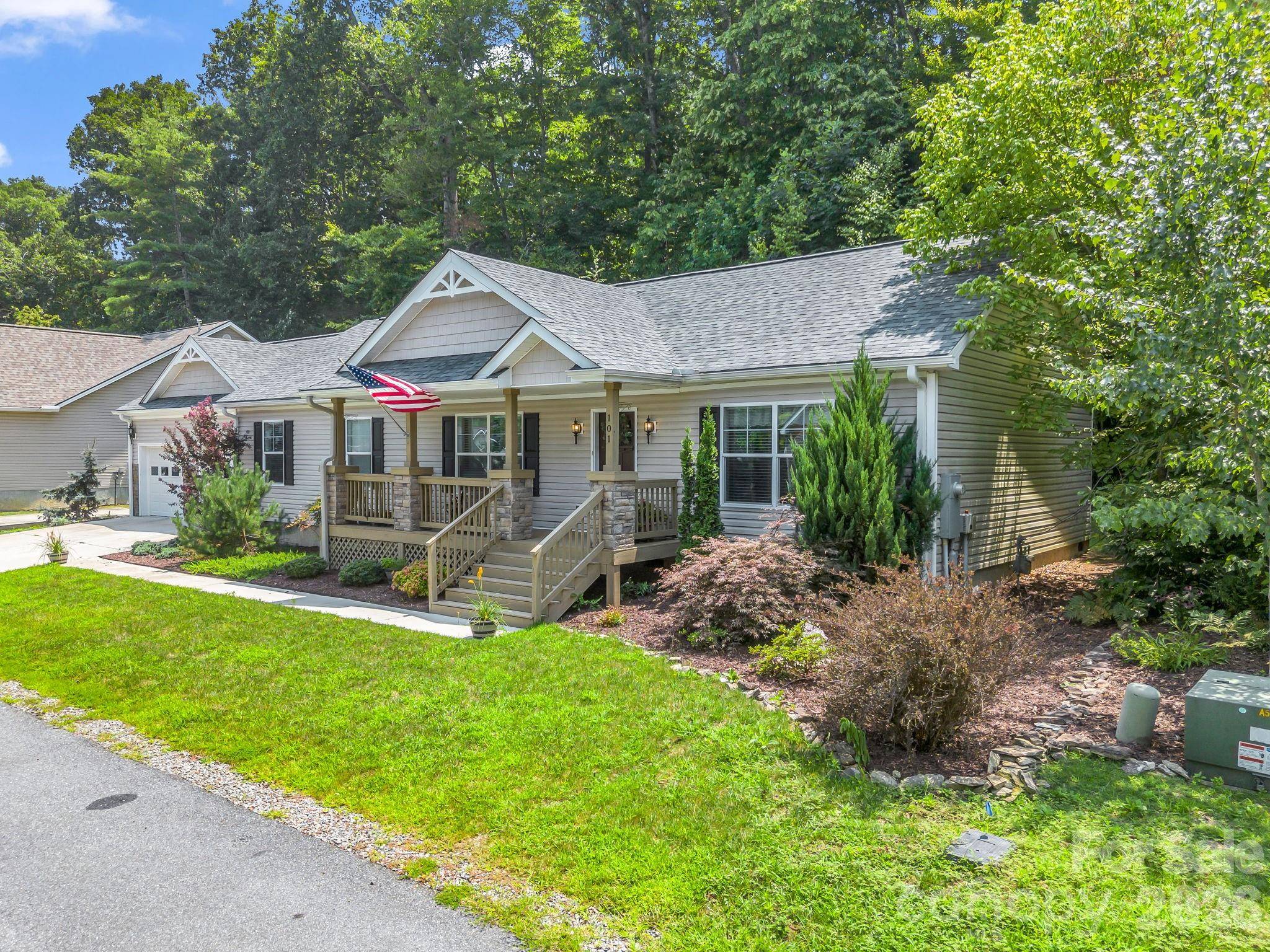 101 Plato PL, Etowah, NC 28729