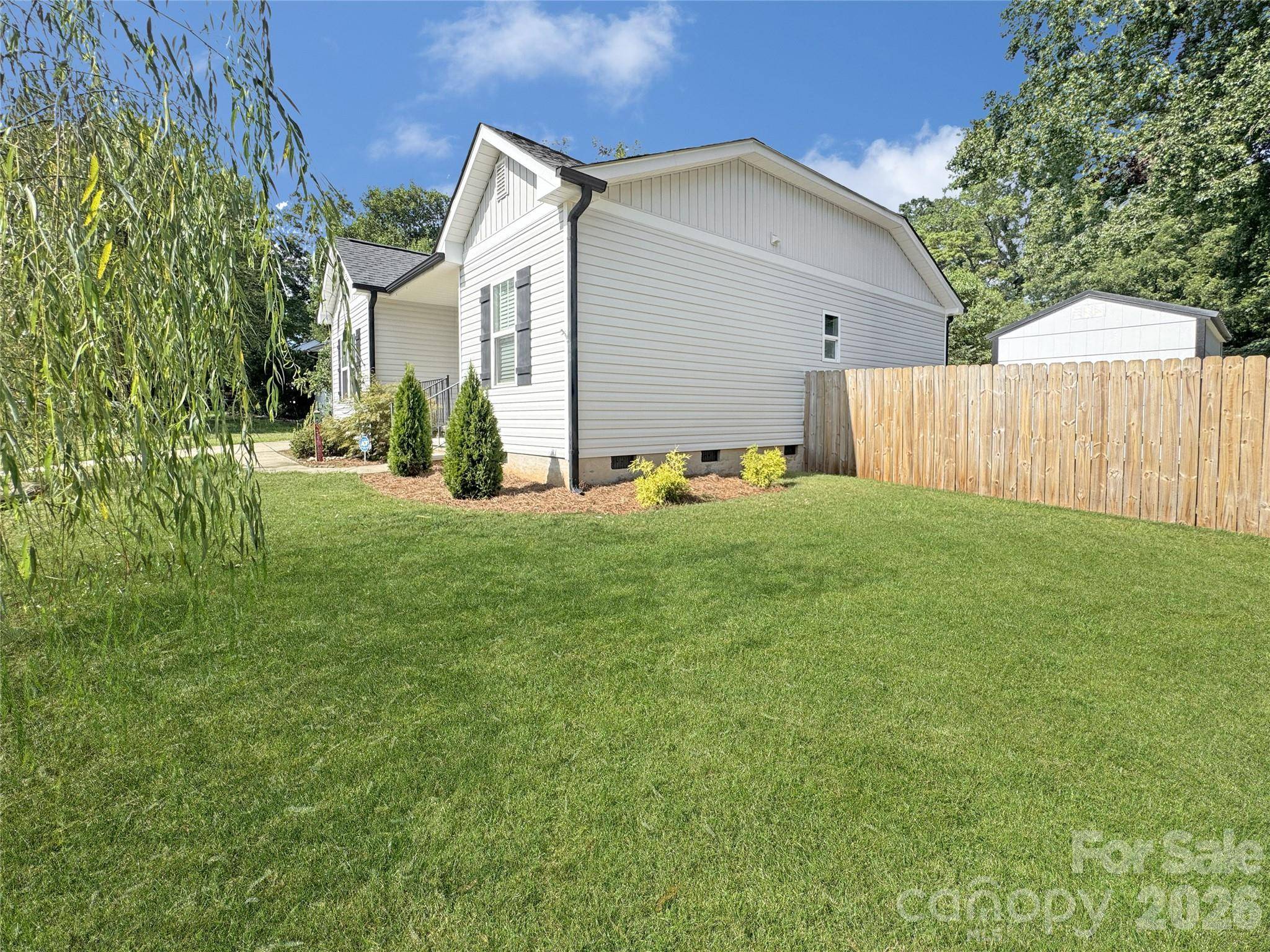 404 Skipwith PL, Charlotte, NC 28217