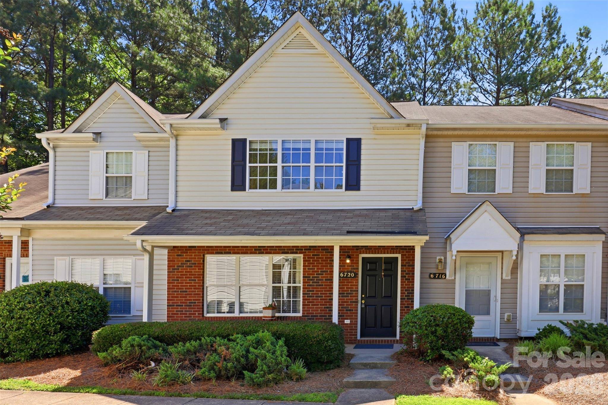 6720 Cypress Tree LN, Charlotte, NC 28215