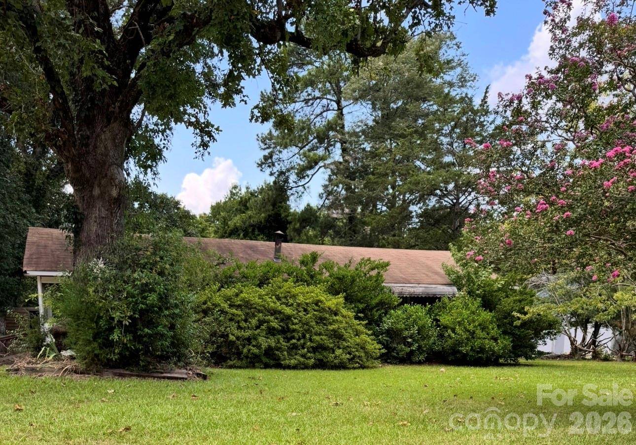 1586 Hillcrest AVE, Lancaster, SC 29720