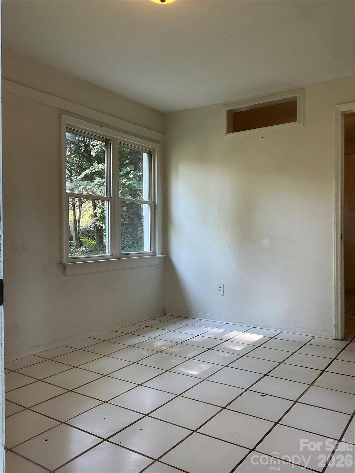 827 Forest ST, Hendersonville, NC 28739