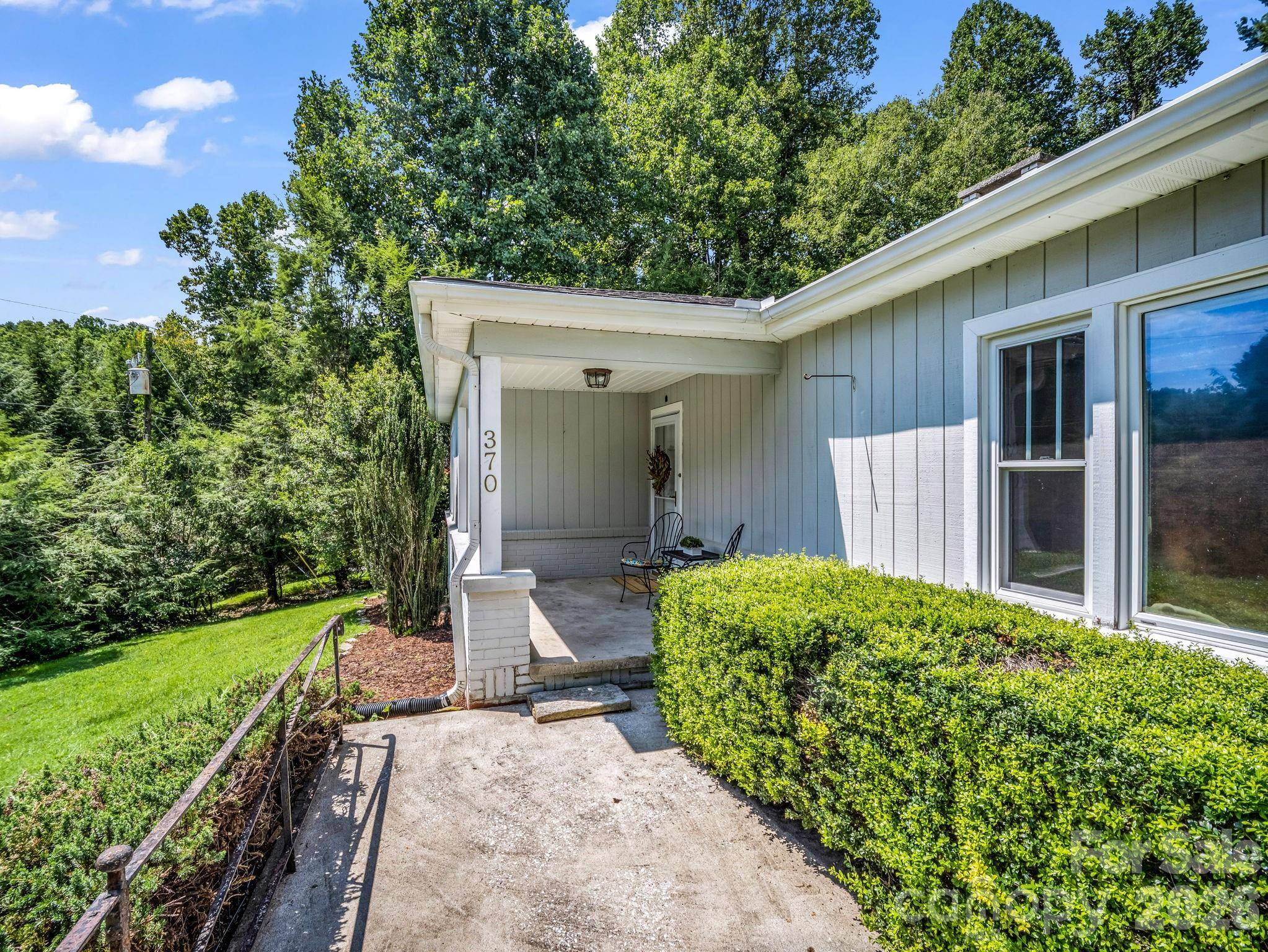 370 Orchard CIR, Laurel Park, NC 28739