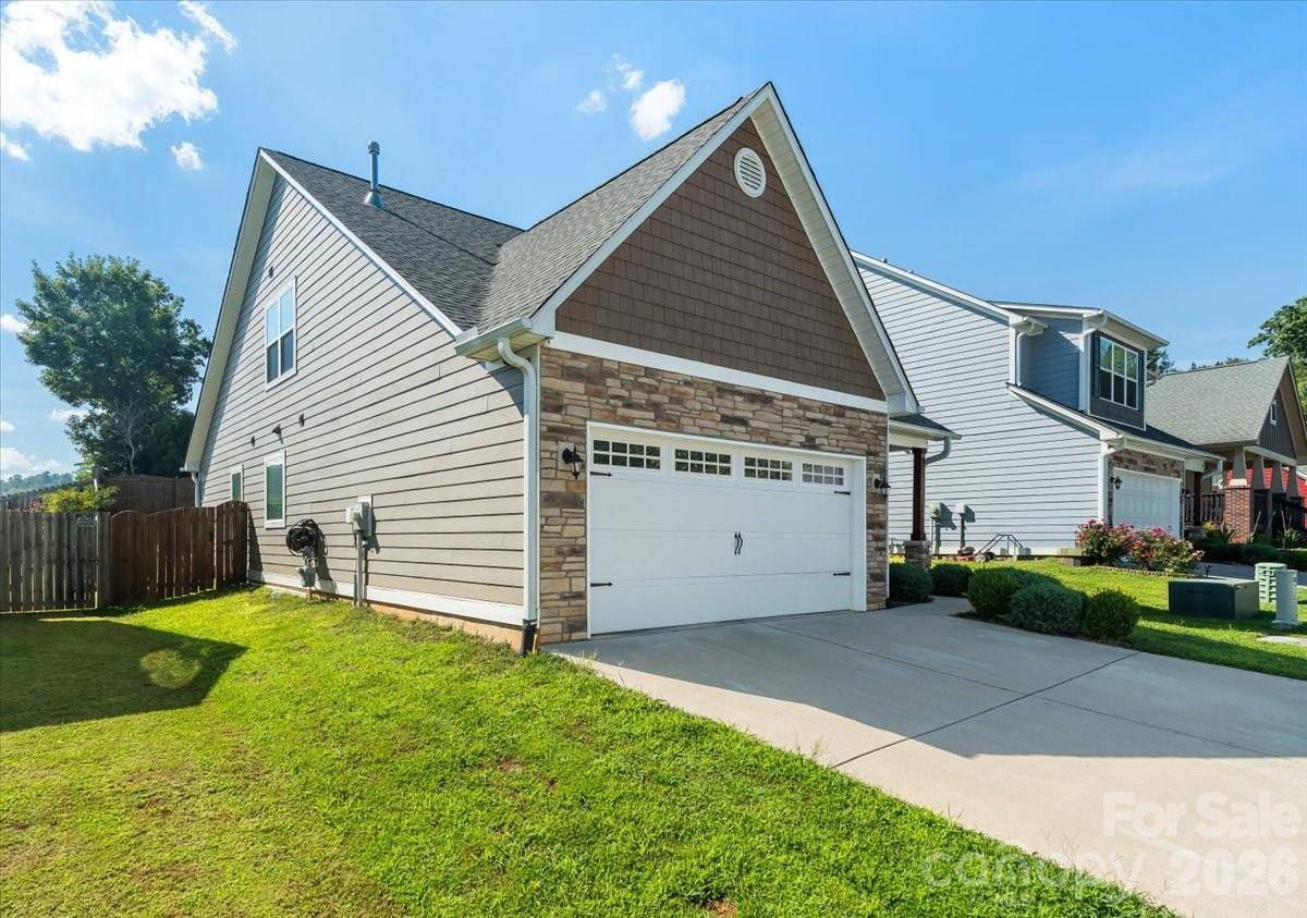 15 Hyde Park PL, Arden, NC 28704