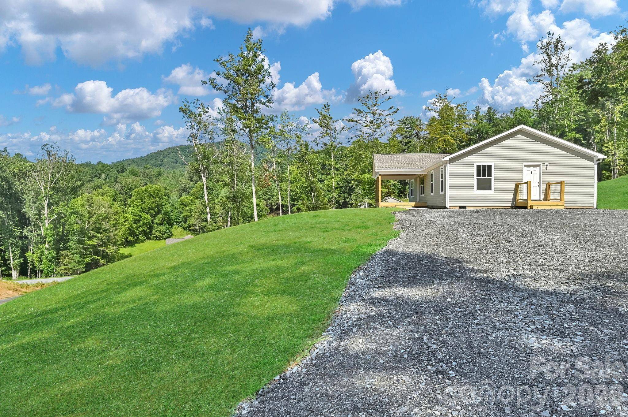 35 Rutledge LN, Mars Hill, NC 28753