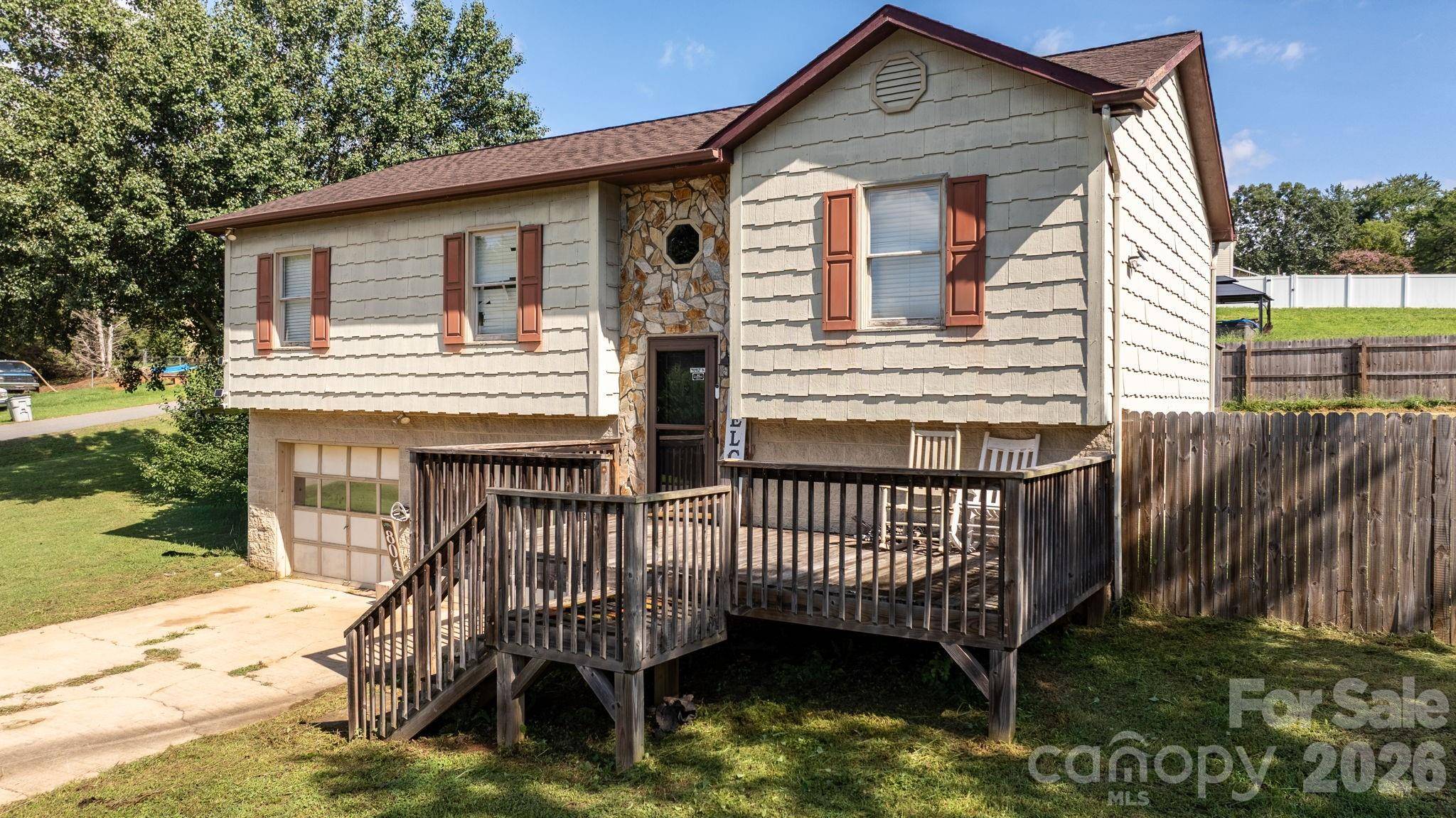 804 Southside CT, Lenoir, NC 28645
