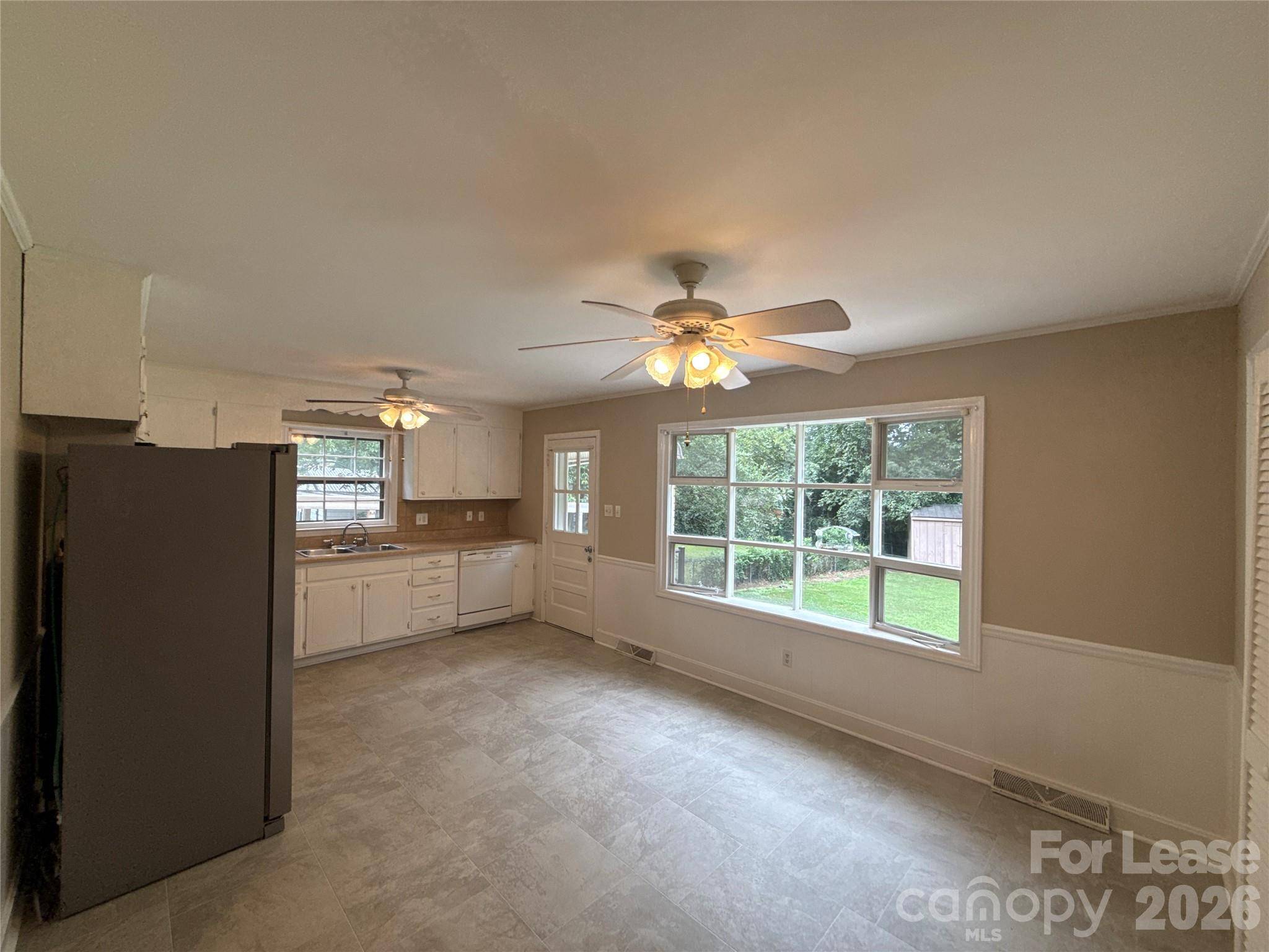 1427 Churchill DR, Gastonia, NC 28054
