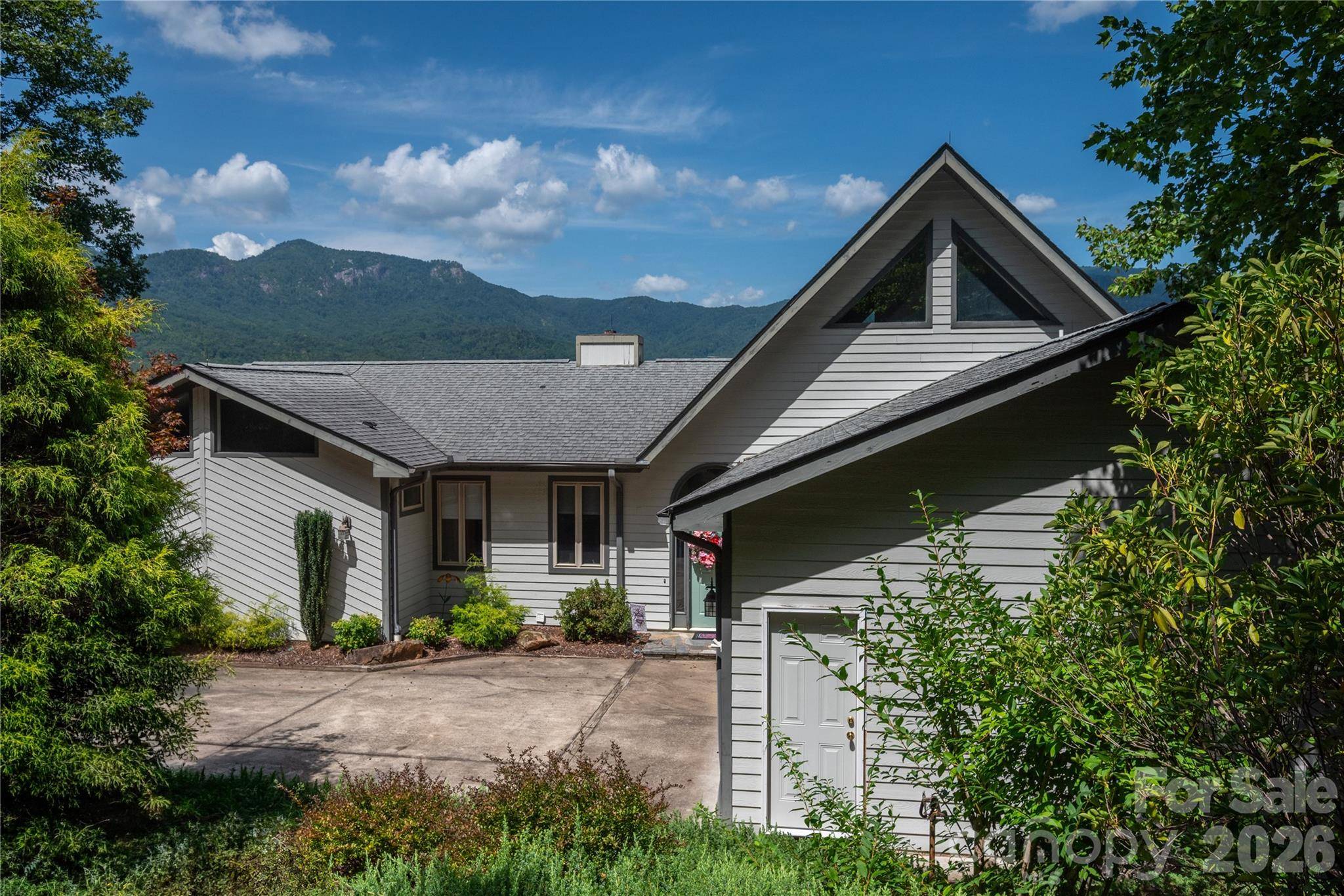 127 White Pine DR, Lake Lure, NC 28746