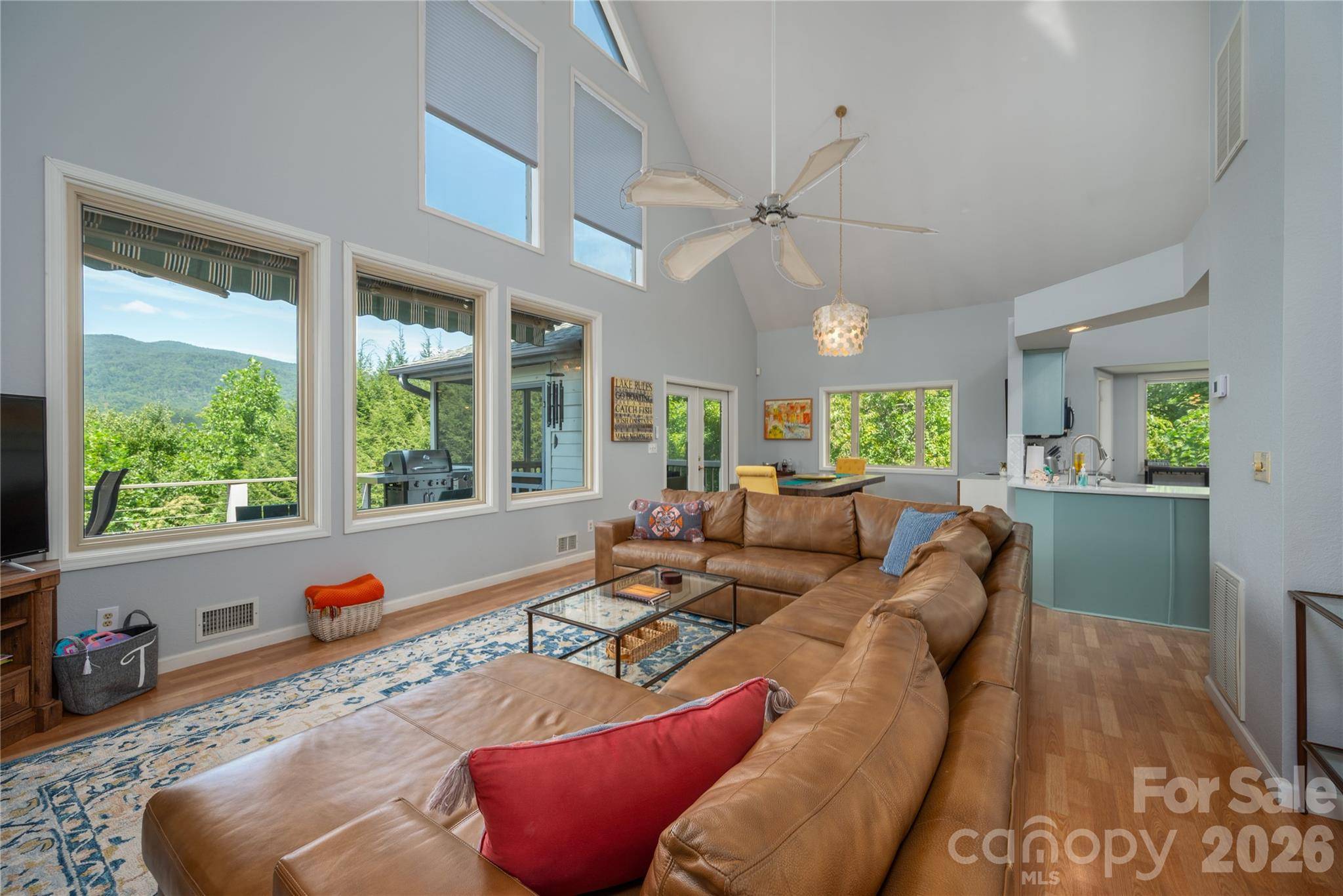 127 White Pine DR, Lake Lure, NC 28746