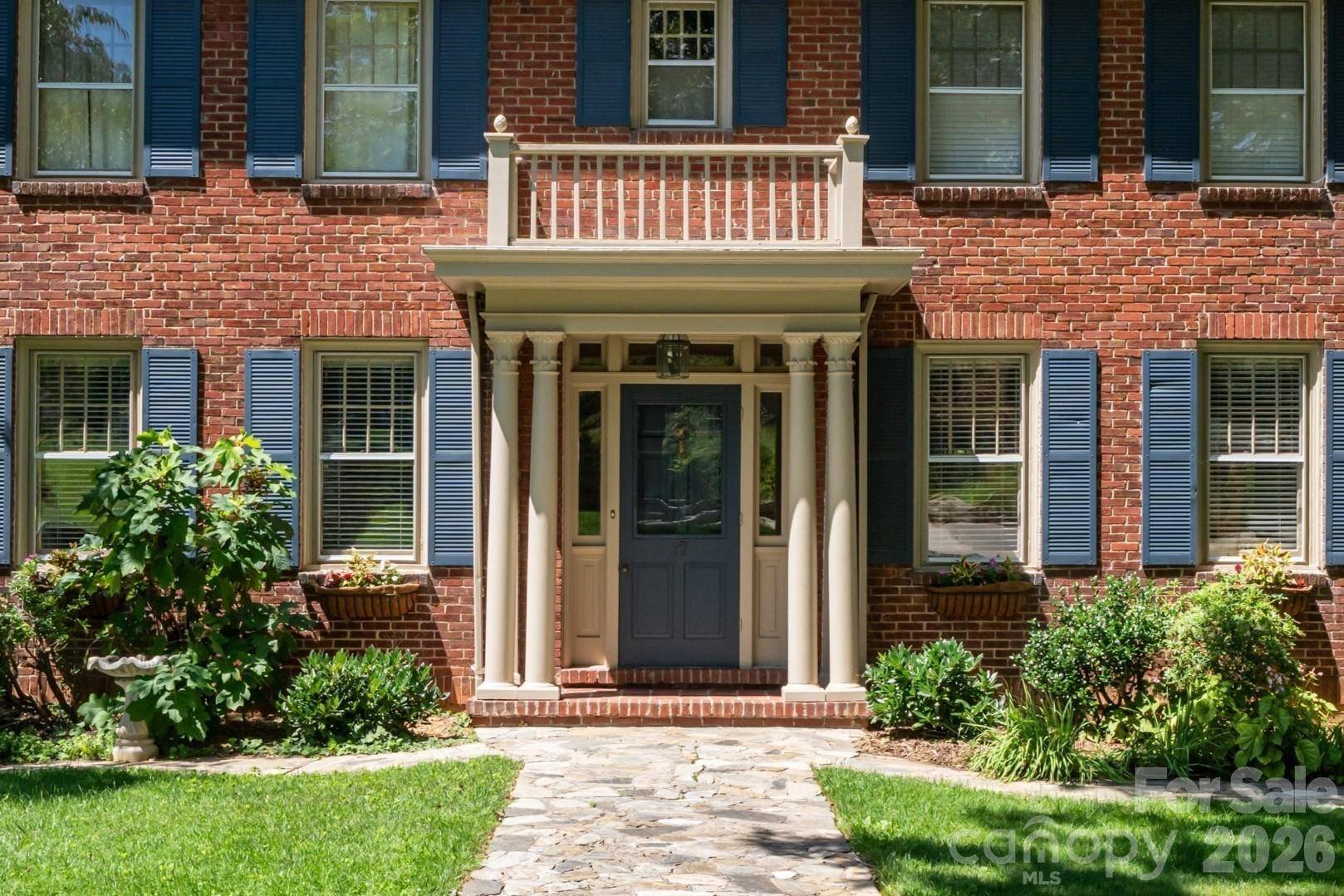 17 Lynwood RD, Asheville, NC 28804