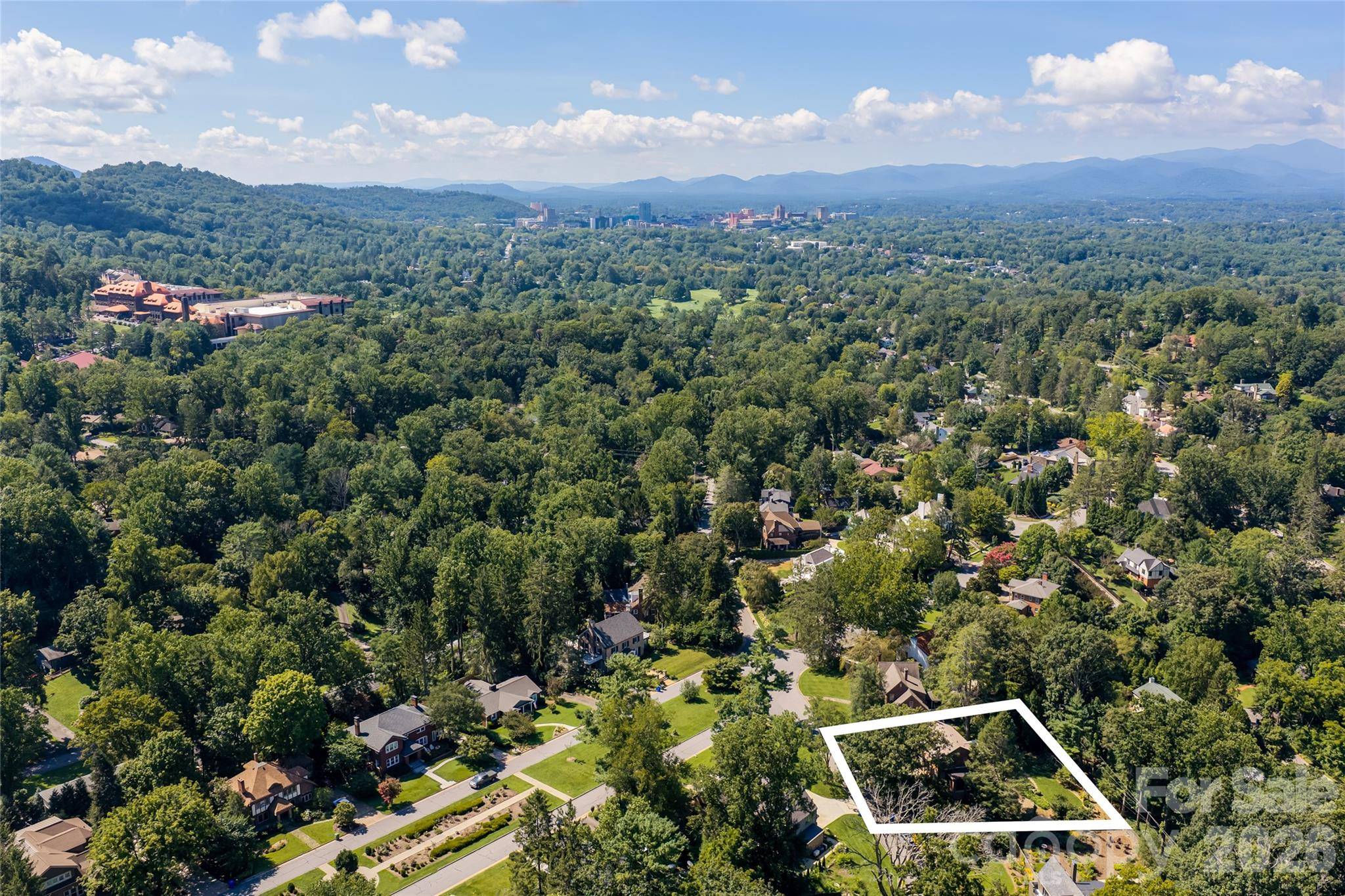 17 Lynwood RD, Asheville, NC 28804