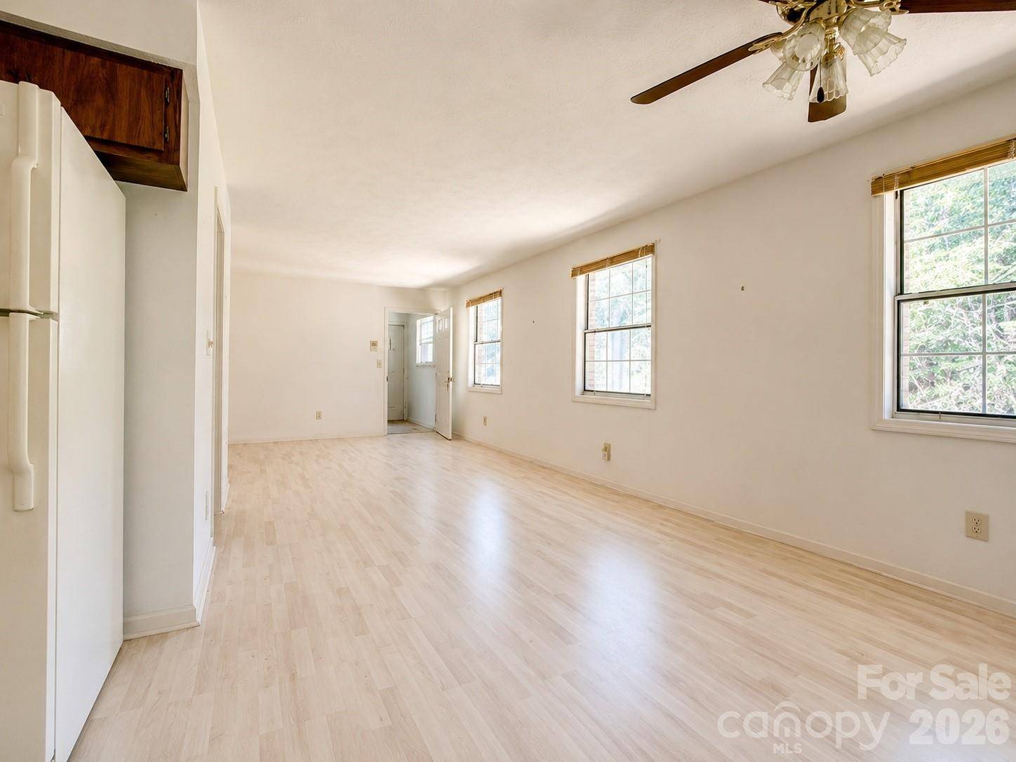 116 Falling Waters RD #3, Hendersonville, NC 28792