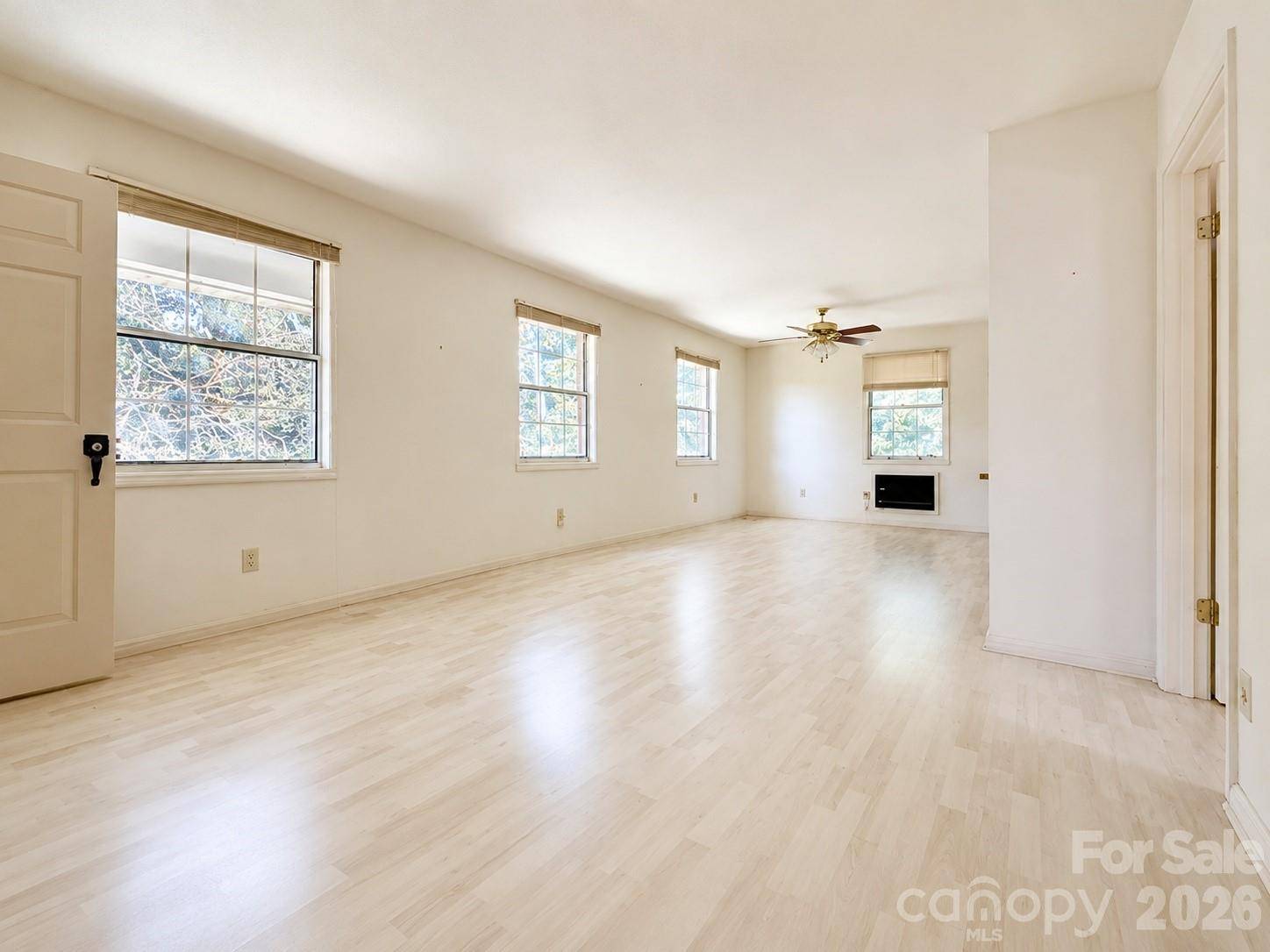 116 Falling Waters RD #3, Hendersonville, NC 28792