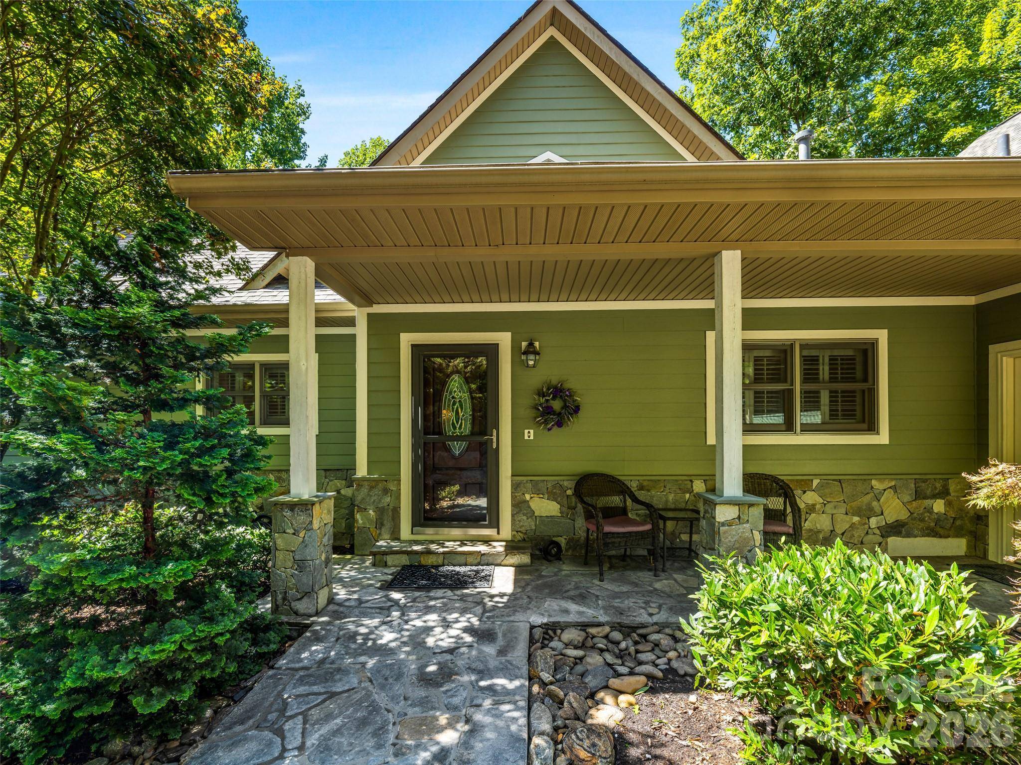 38 Mountain Crest DR, Hendersonville, NC 28739