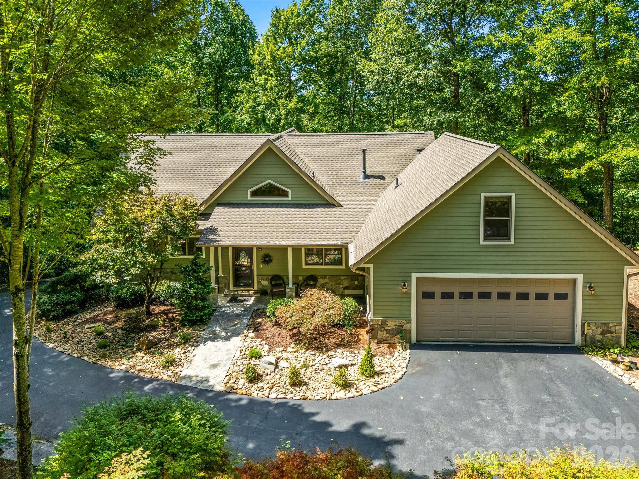 38 Mountain Crest DR, Hendersonville, NC 28739