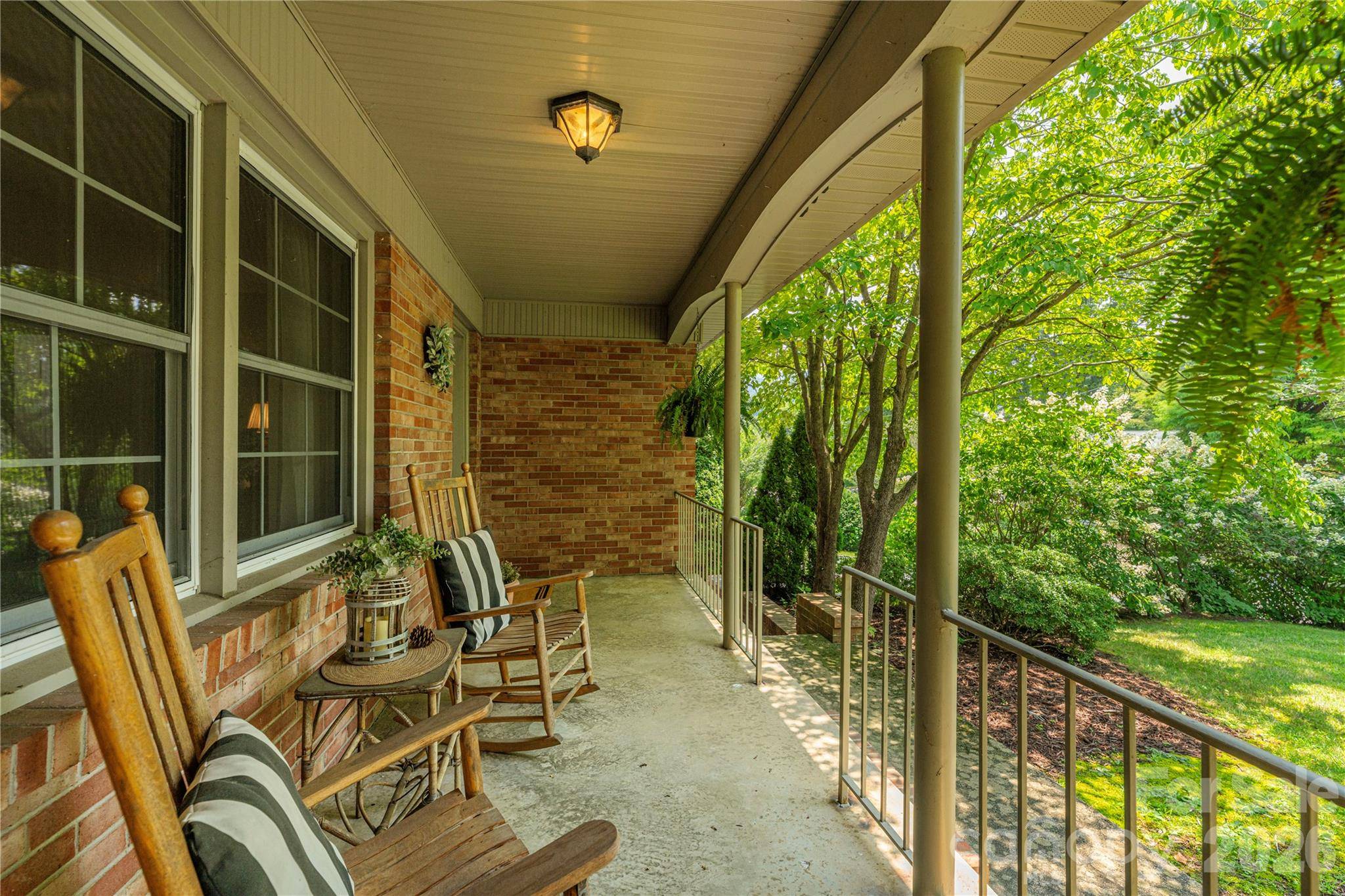 102 Azalea DR, Waynesville, NC 28786