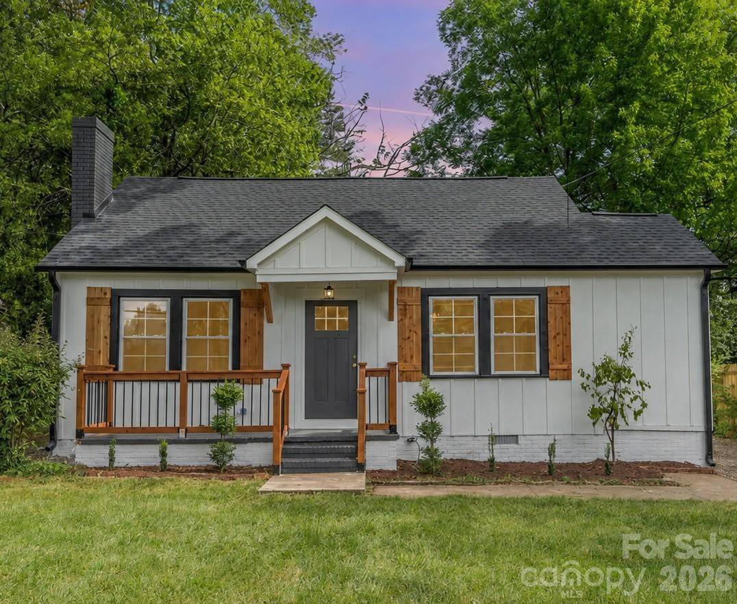 2104 St Mark ST, Charlotte, NC 28216