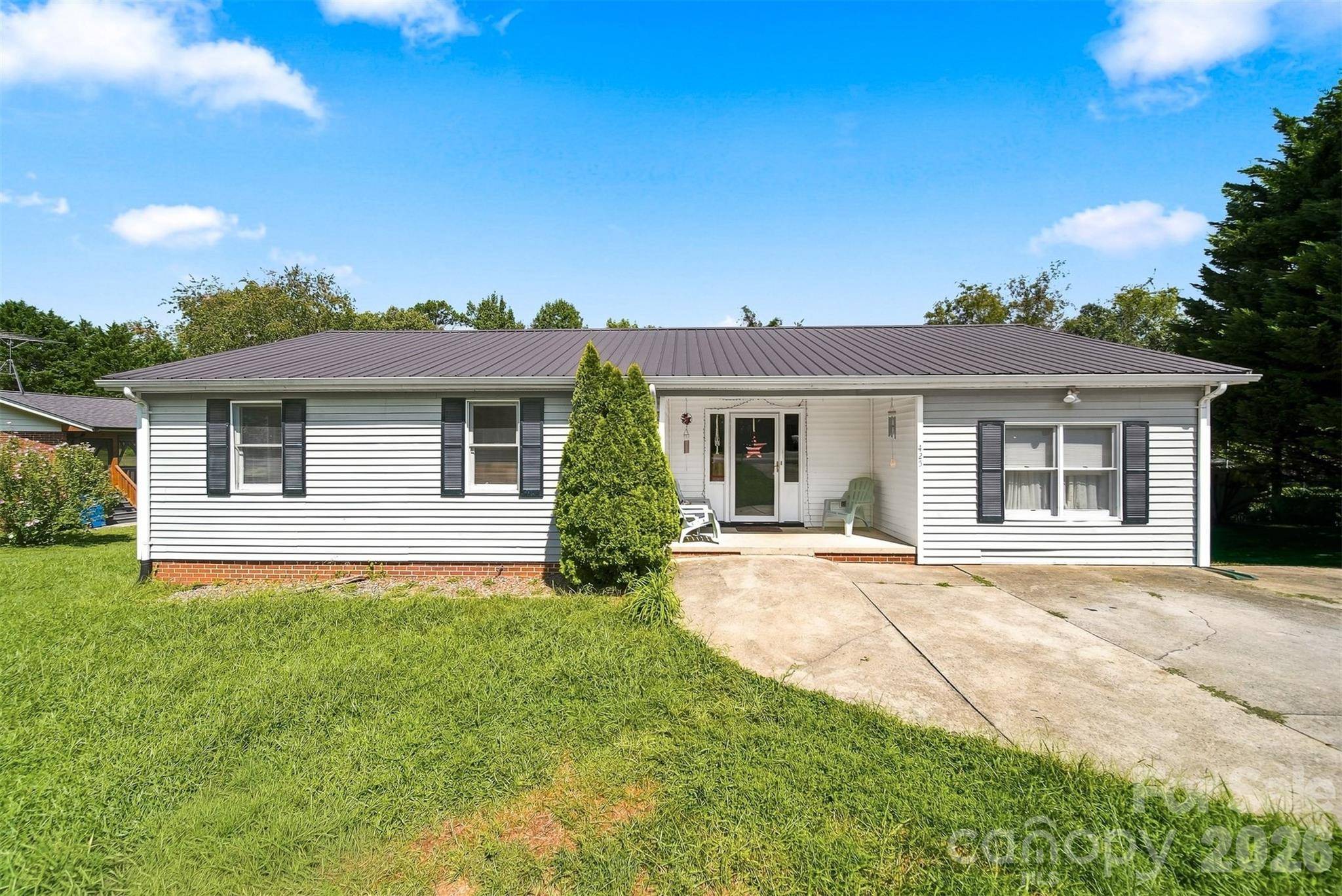 425 Heritage Farm RD, Hickory, NC 28601