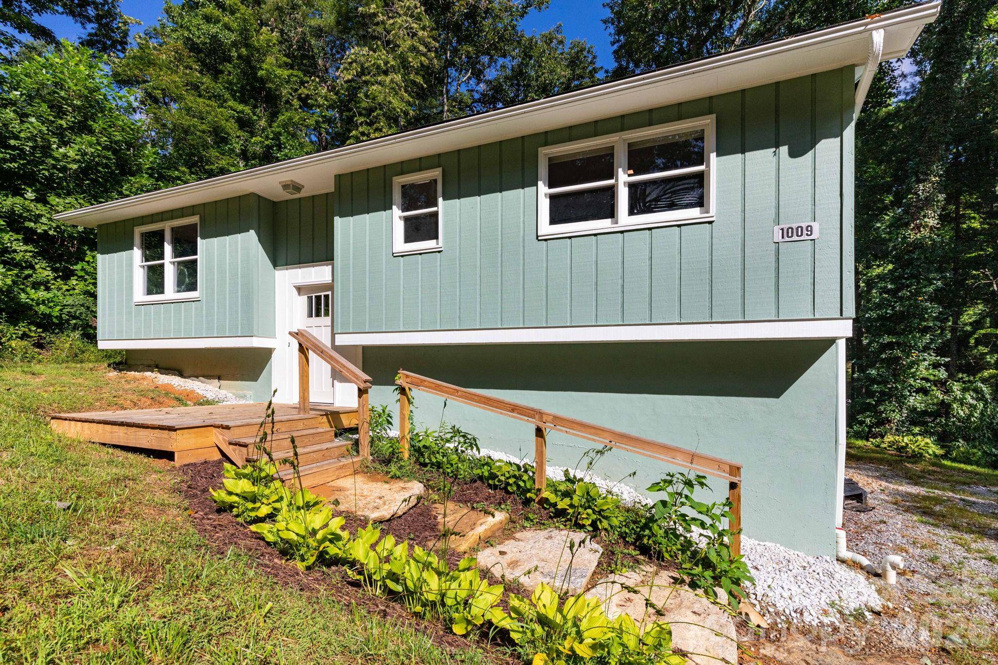 1009 Sharon Ridge RD, Fairview, NC 28730