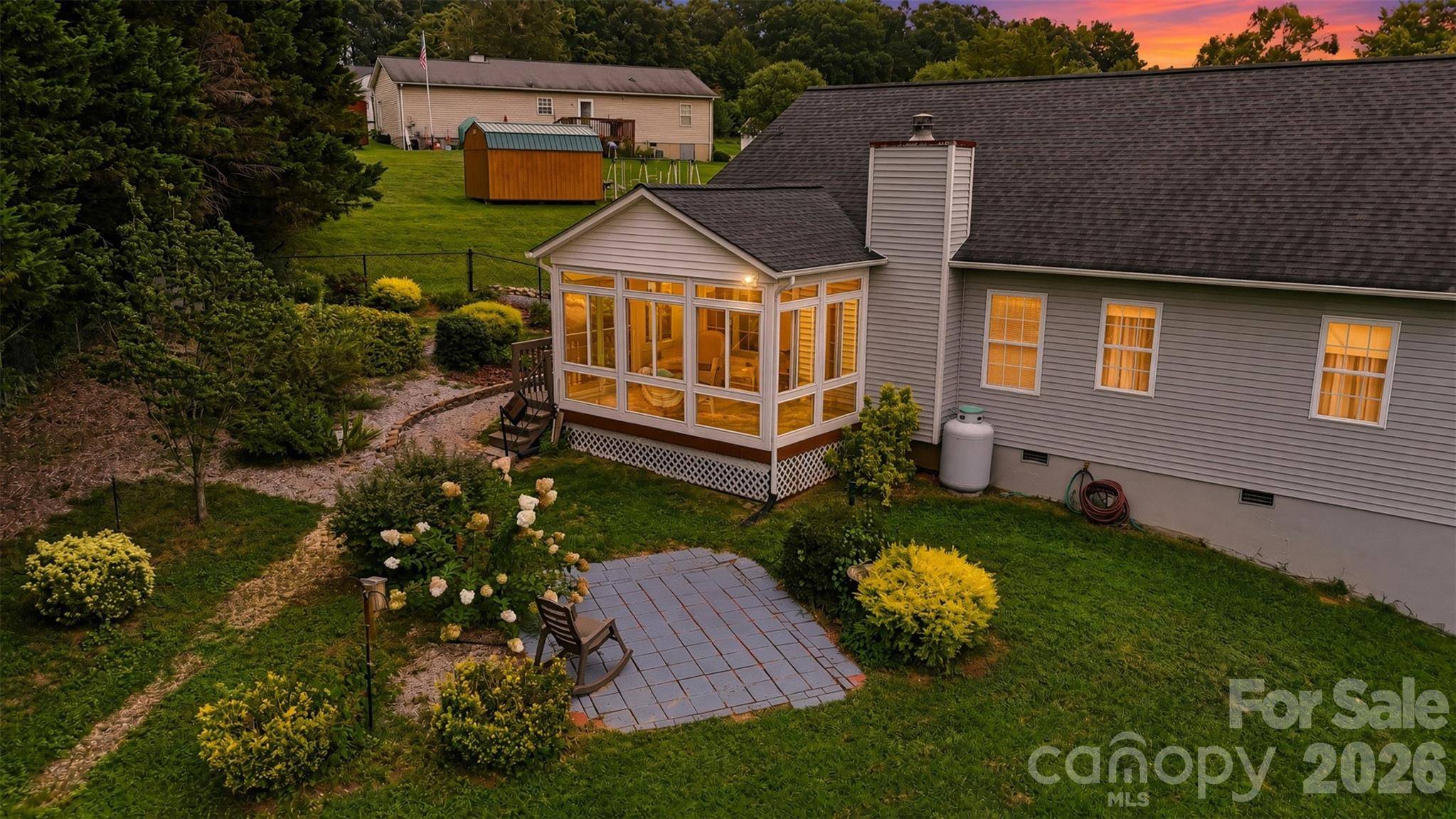 38 A AVE, Taylorsville, NC 28681