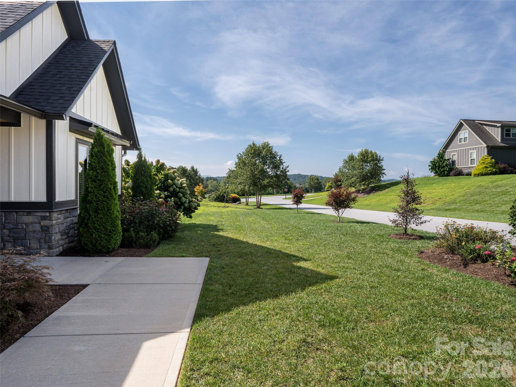 46 Solomia DR, Mills River, NC 28759