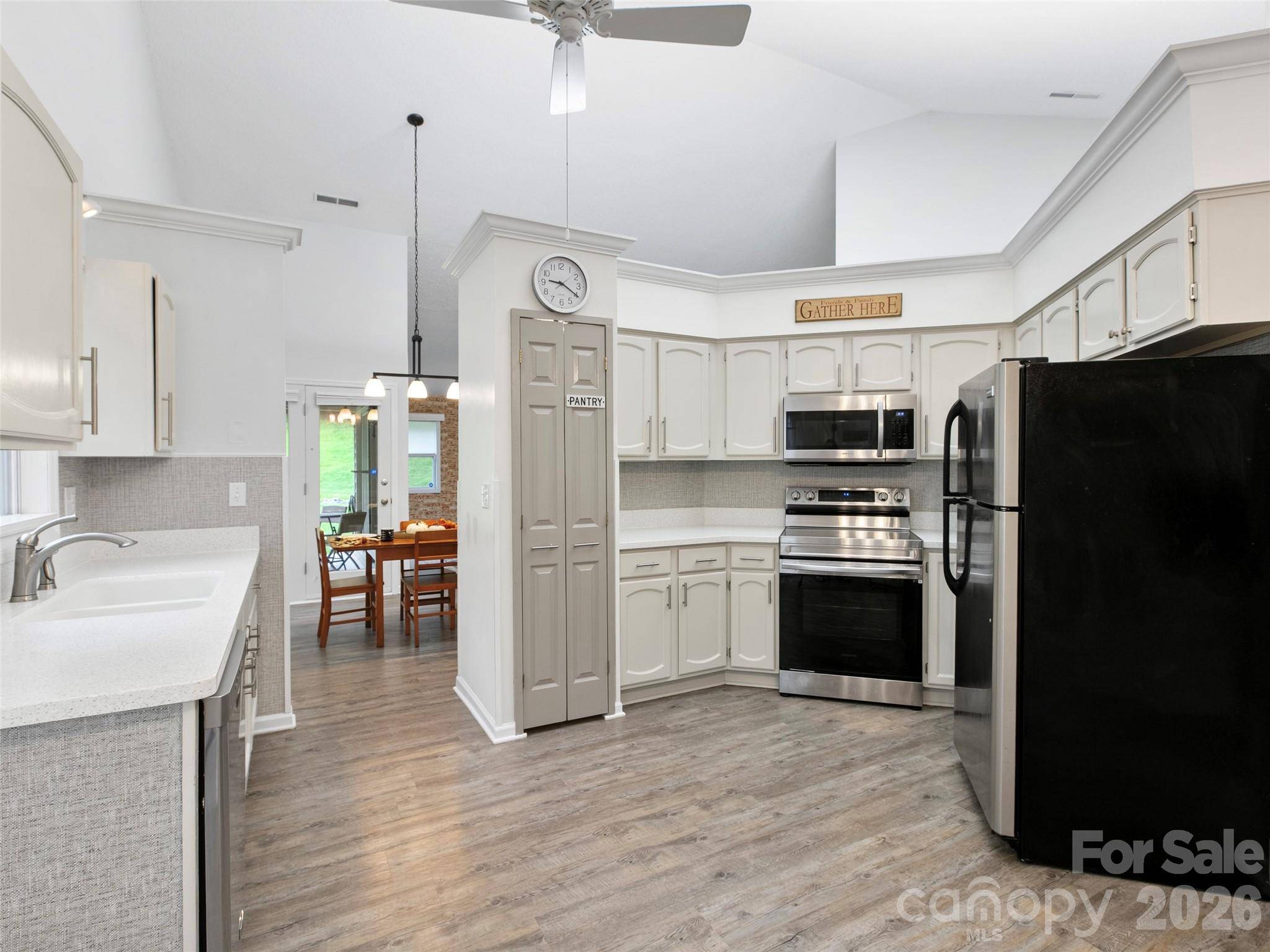 4 Tisha LN, Hendersonville, NC 28739