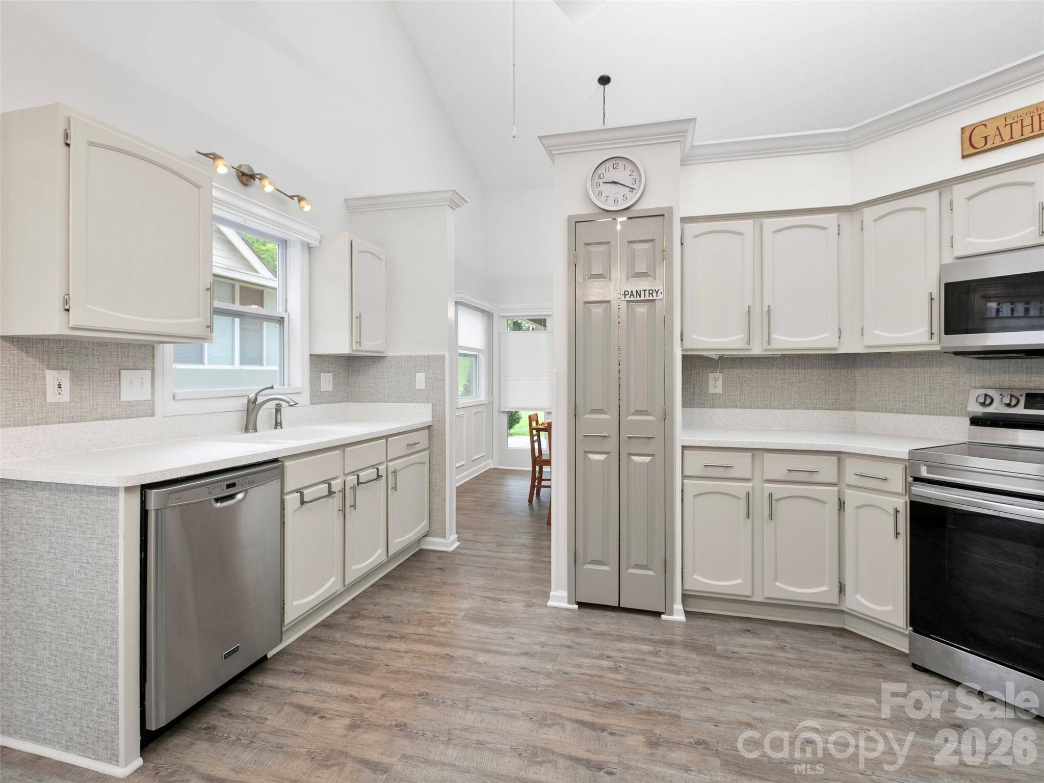 4 Tisha LN, Hendersonville, NC 28739
