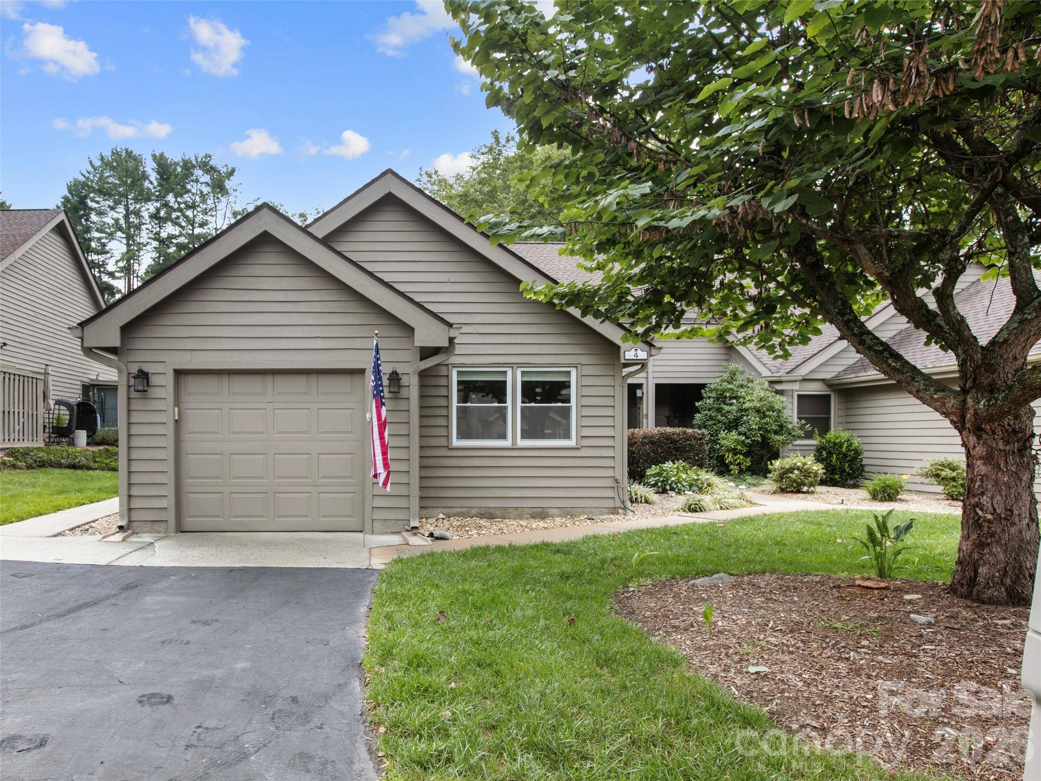 4 Tisha LN, Hendersonville, NC 28739