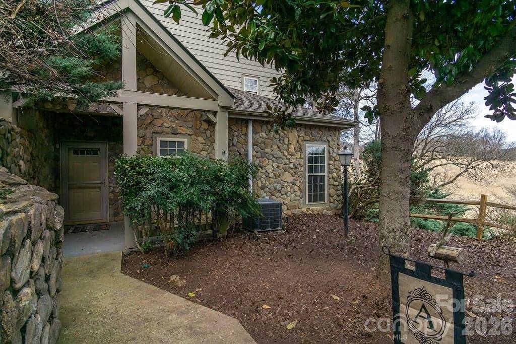162 Stonecrest CT, Lake Lure, NC 28746