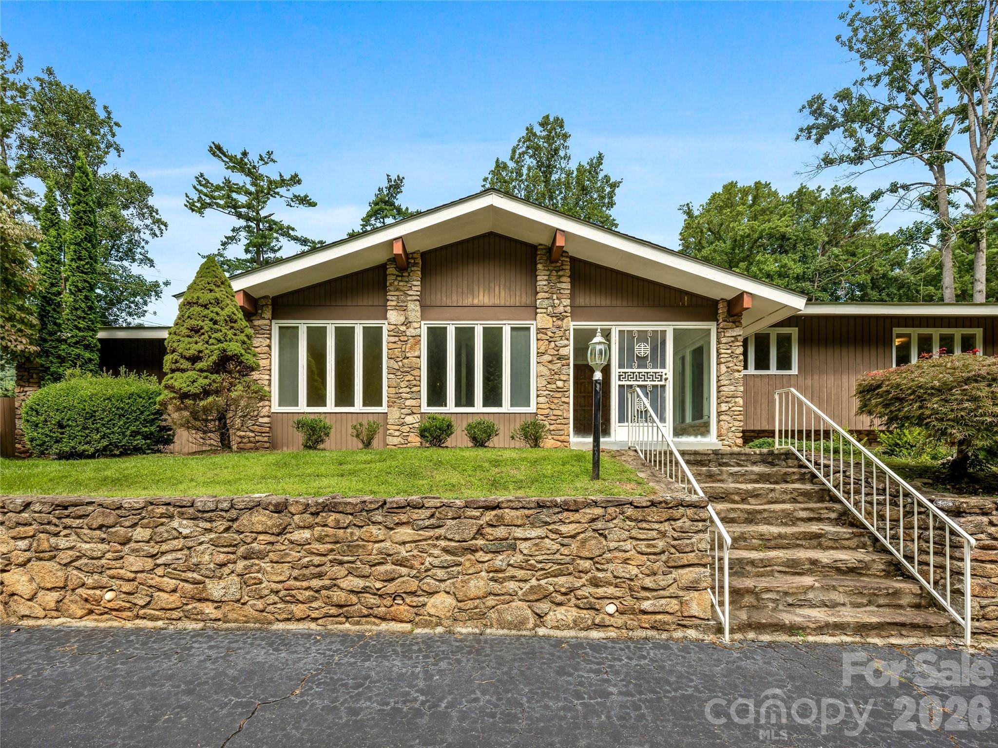 175 Robinhood RD, Asheville, NC 28804