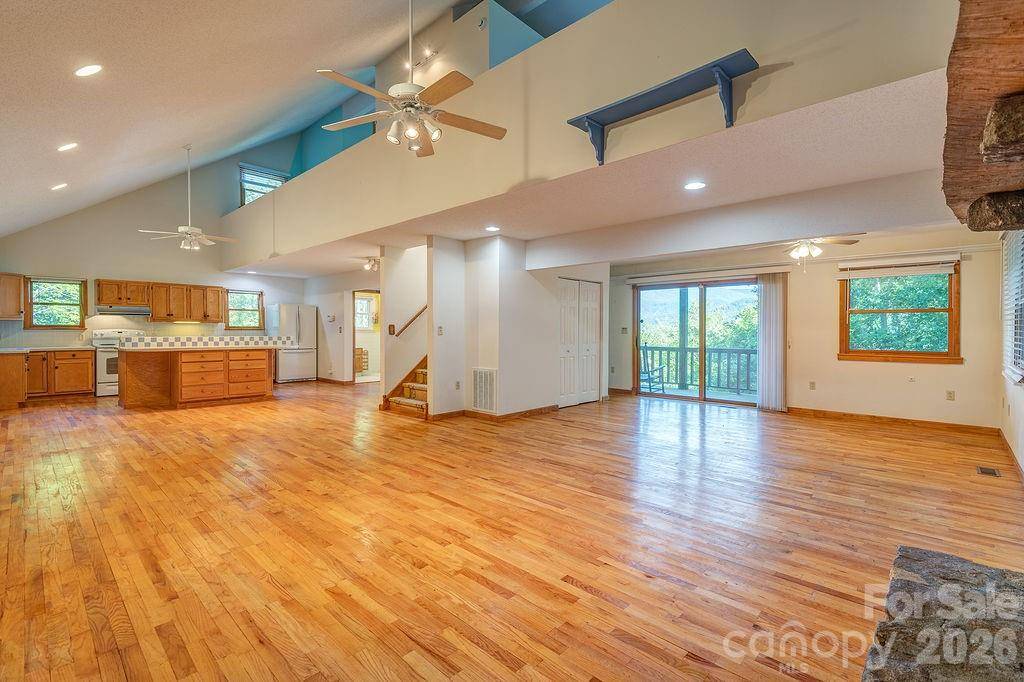 94 Marcellina DR, Fairview, NC 28730