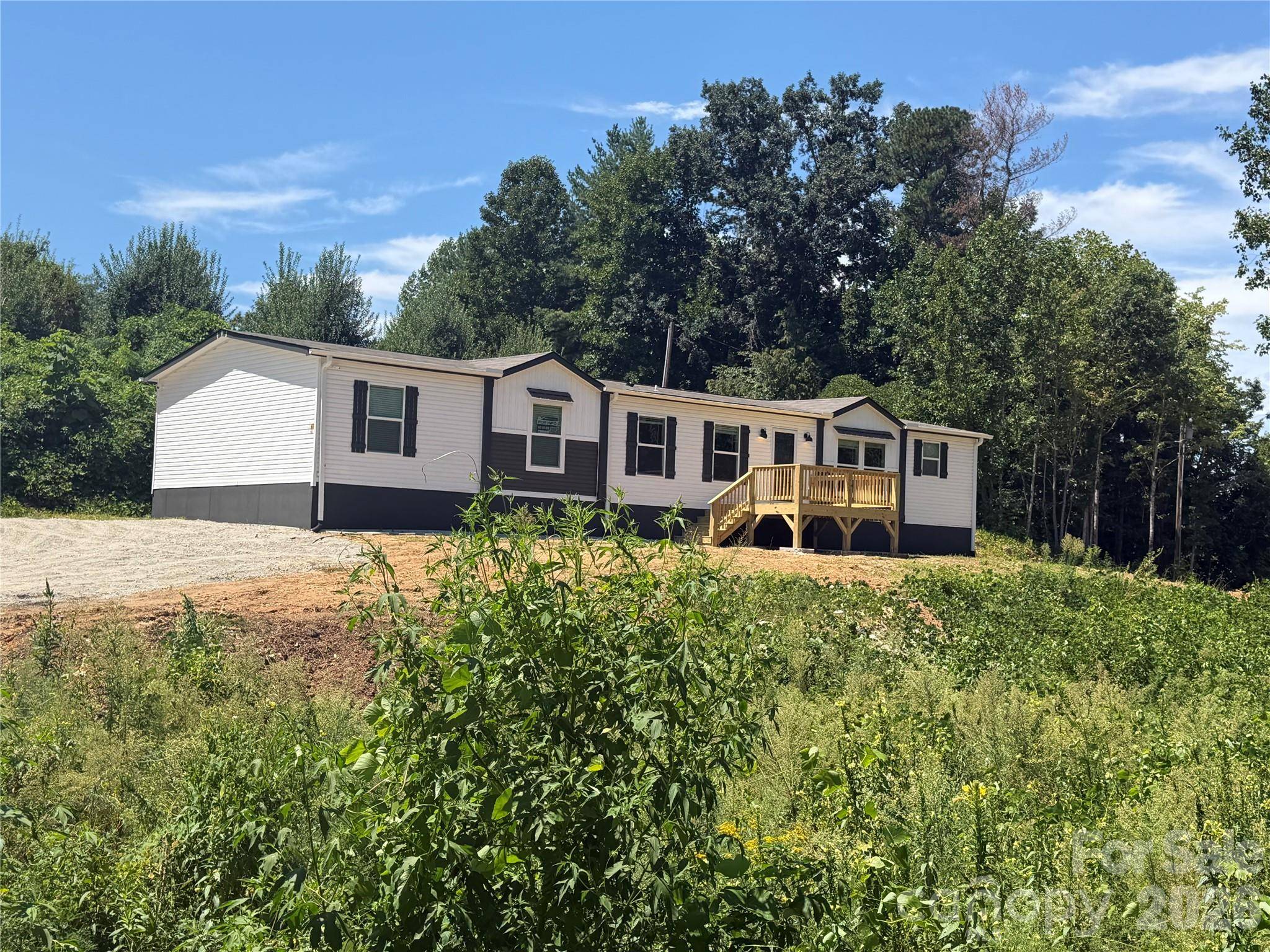 66 Neely DR, Hendersonville, NC 28792