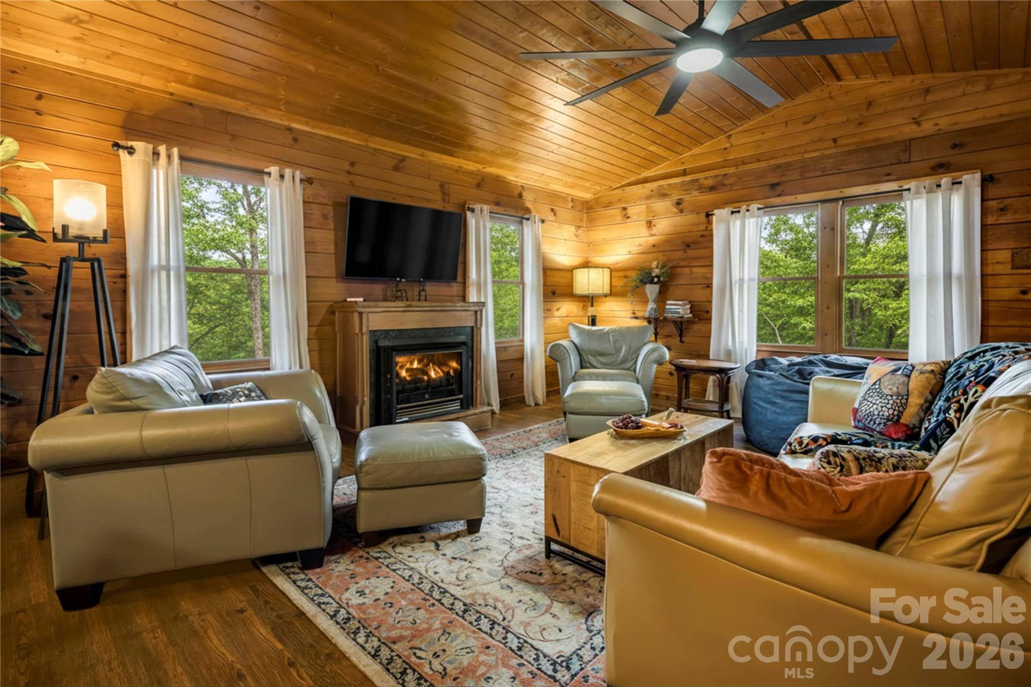 398 Locust DR, Maggie Valley, NC 28751