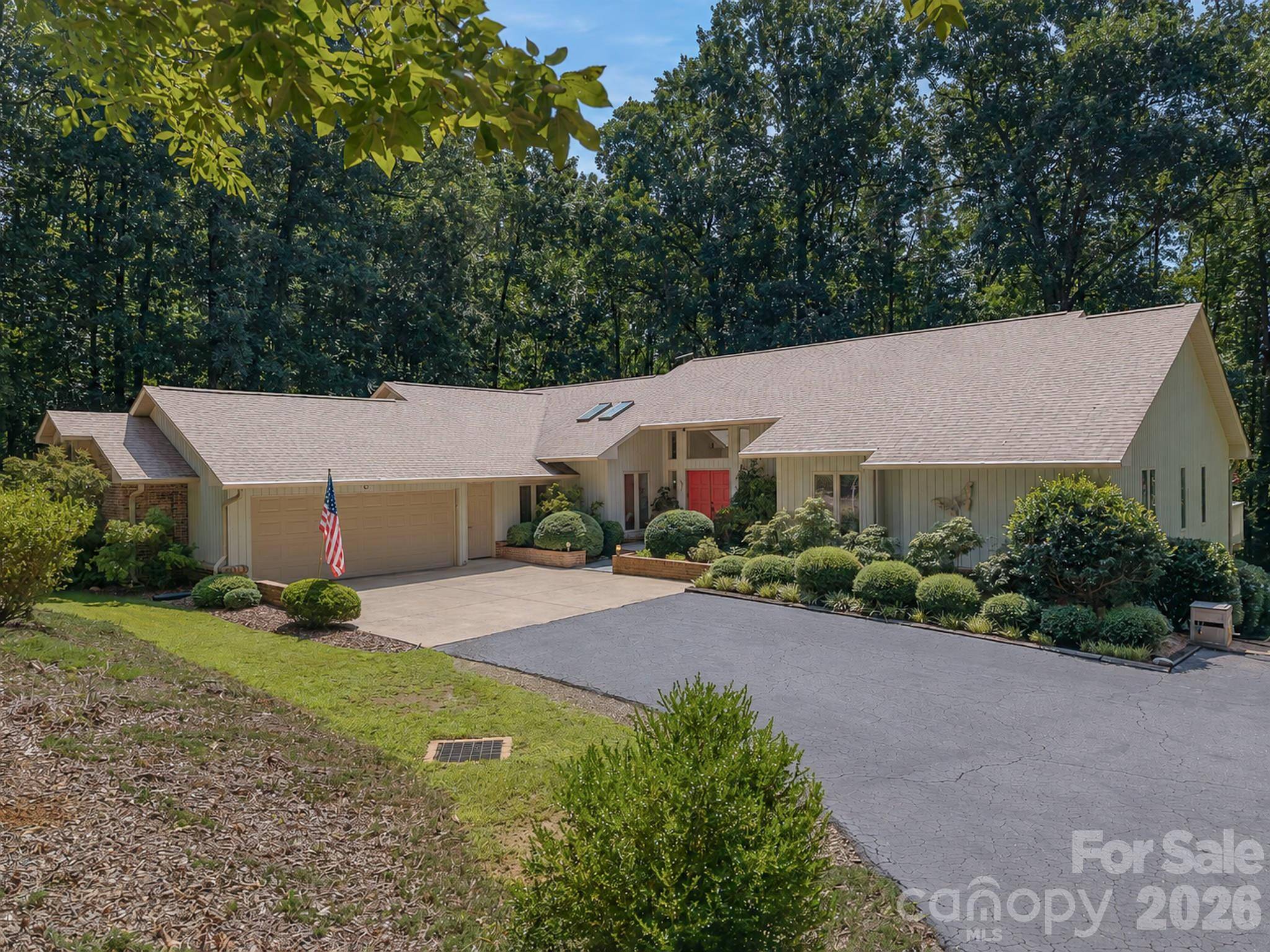 5 Jackson GRV S, Landrum, SC 29356