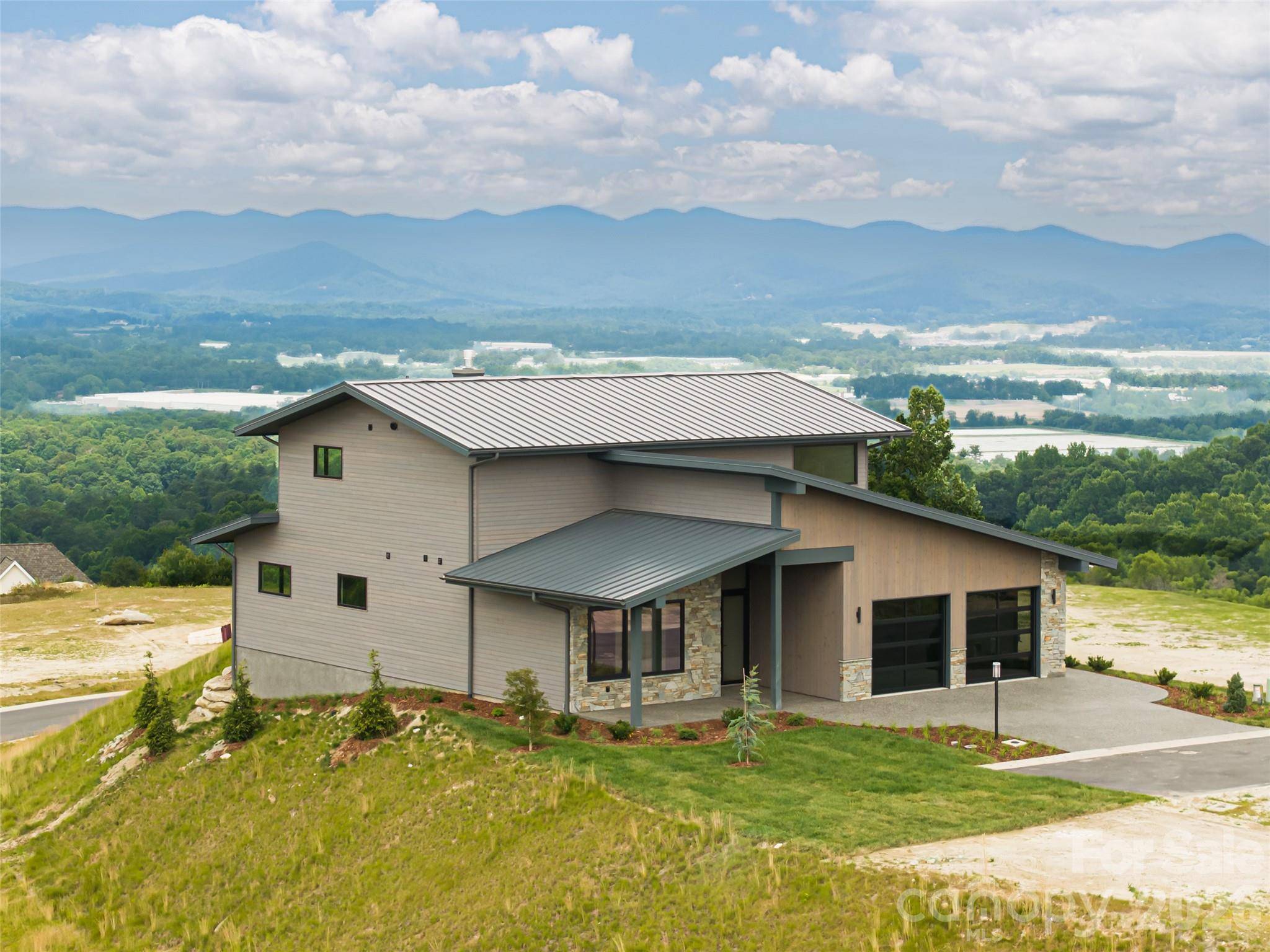 24 S Watchman DR #10 & 11, Hendersonville, NC 28791