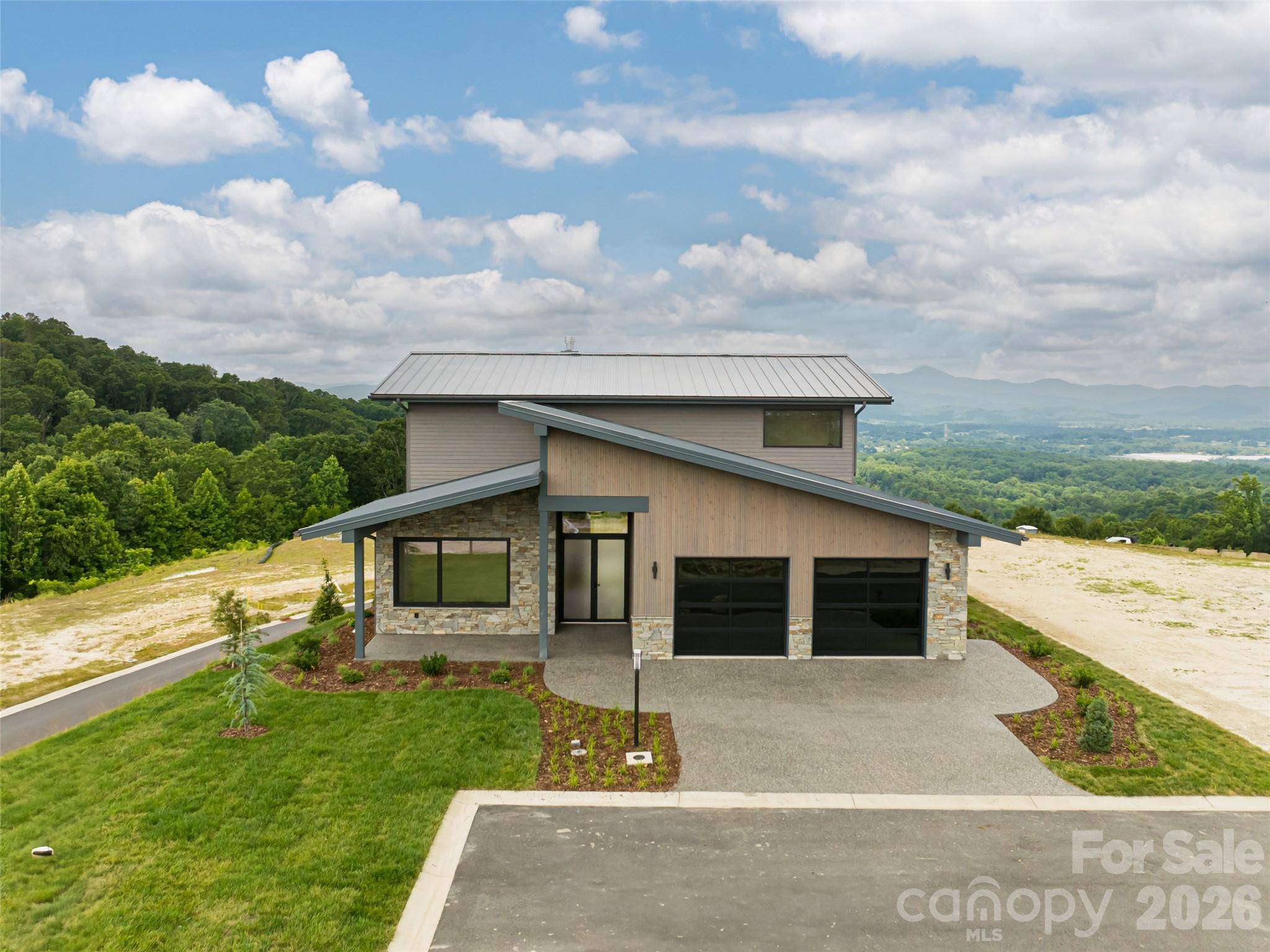 24 S Watchman DR #10 & 11, Hendersonville, NC 28791