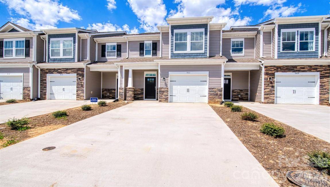 54 Creekview RD, Hendersonville, NC 28792