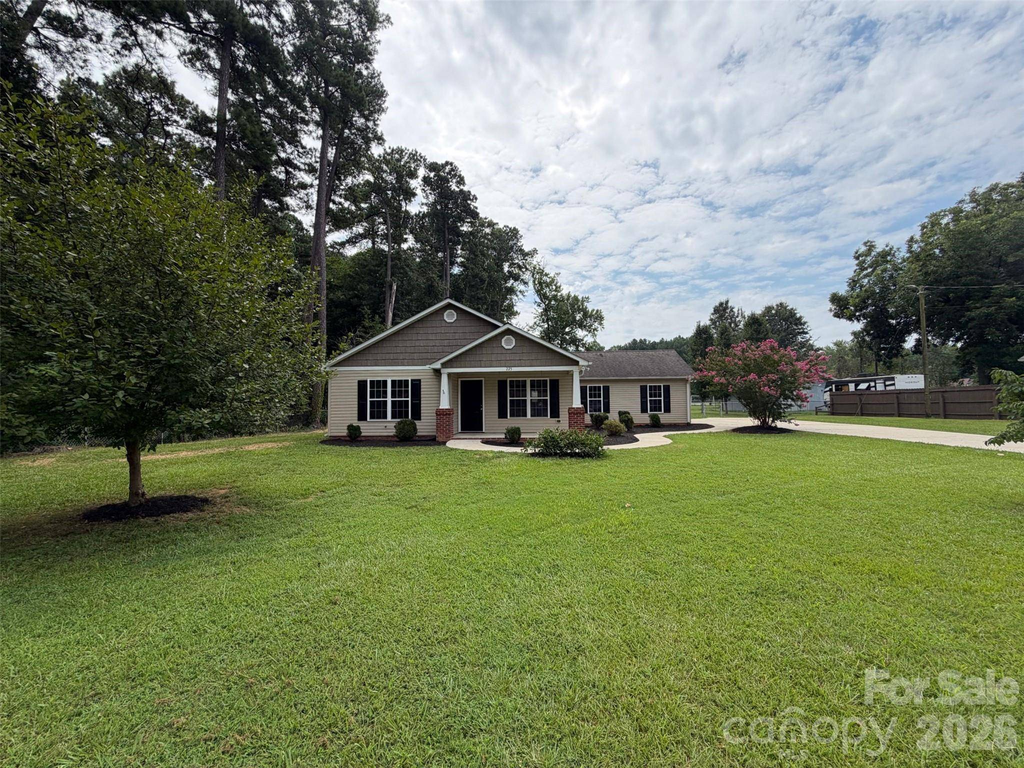 225 Vineyard DR, Salisbury, NC 28146