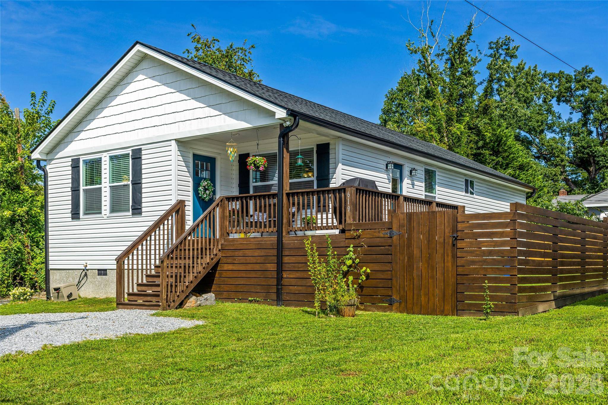 619 Edgewood AVE, Hendersonville, NC 28792