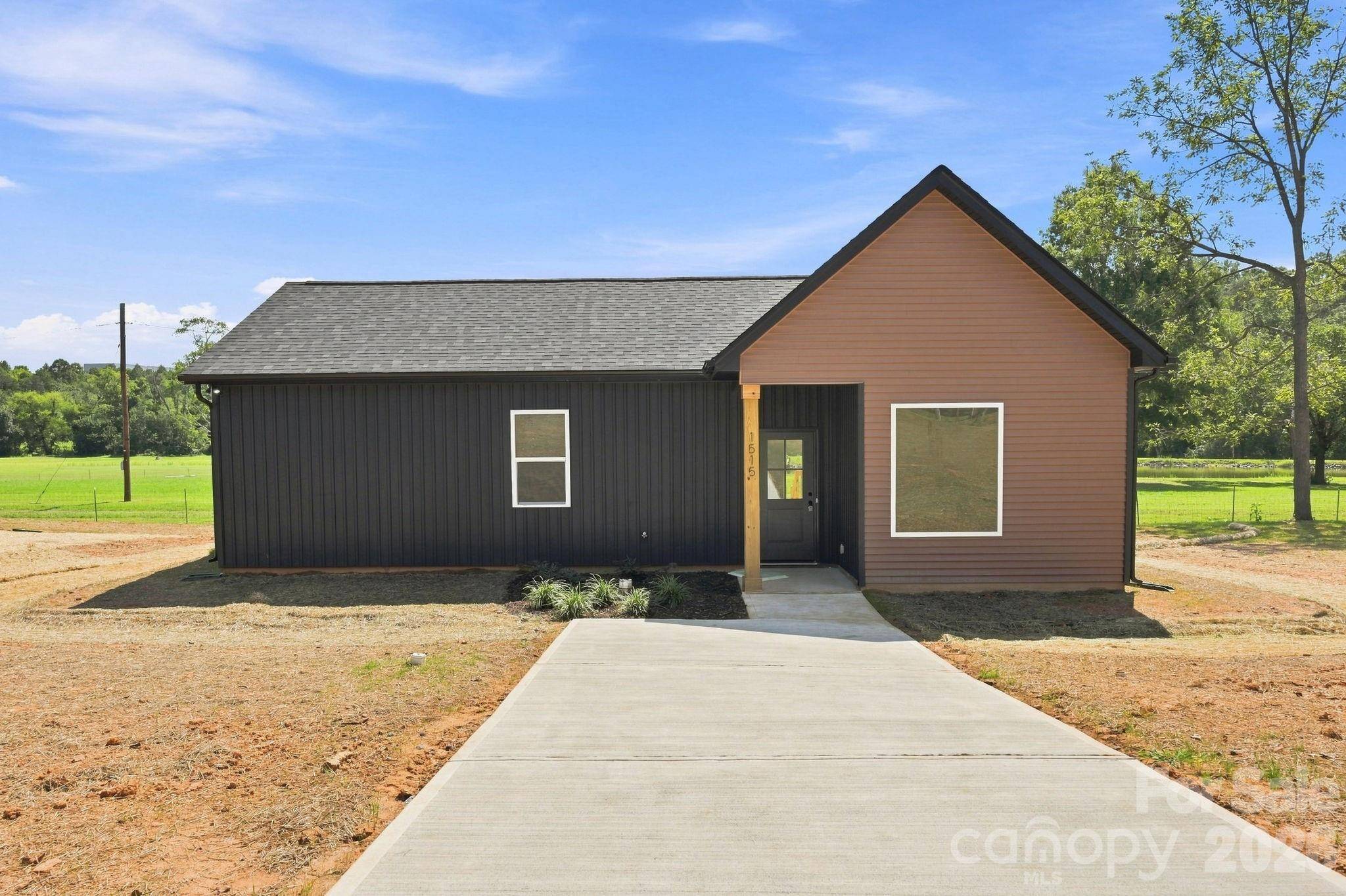 1515 Robin RD, Newton, NC 28658