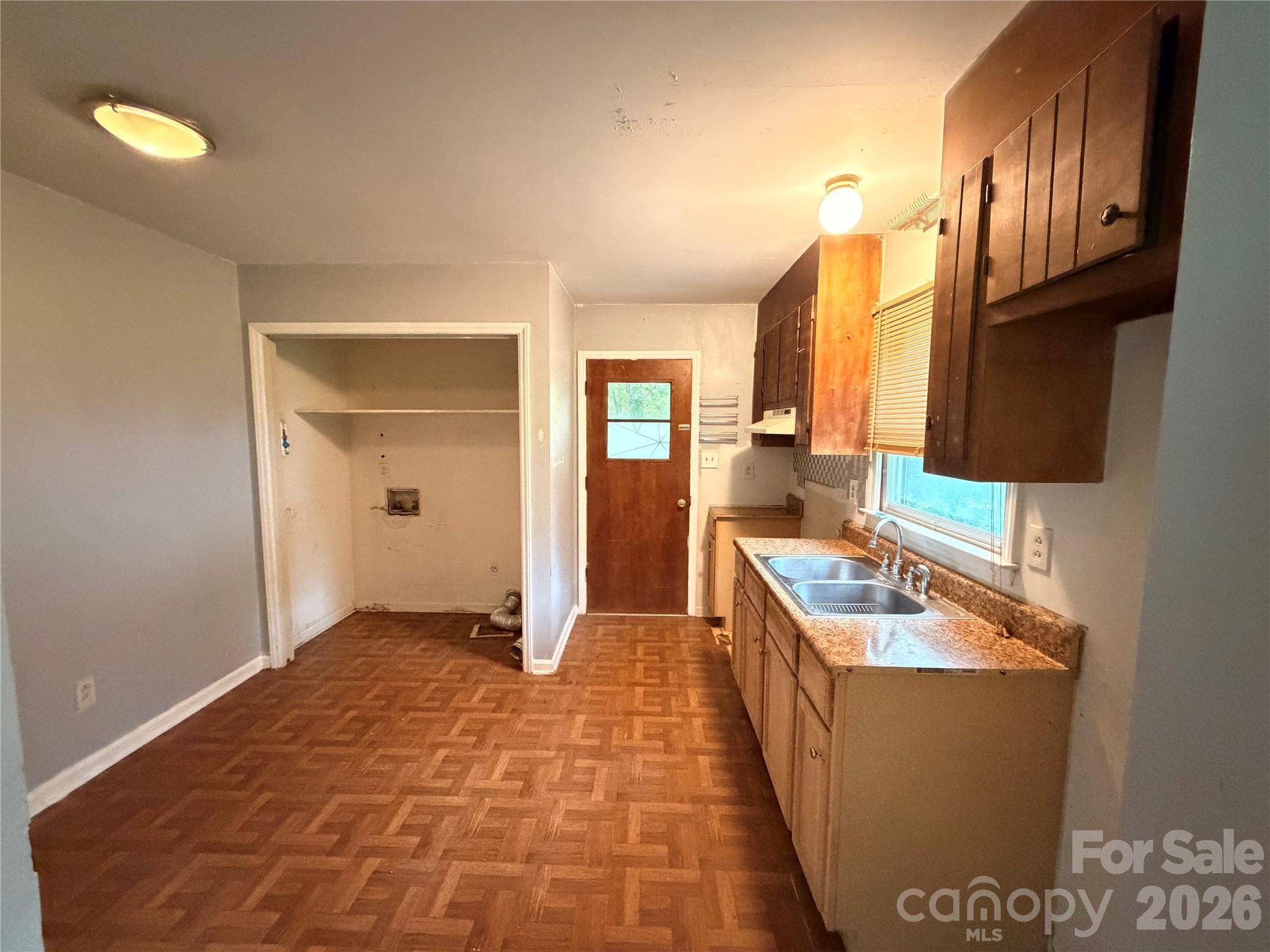 6783 Glover LN, Stanley, NC 28164